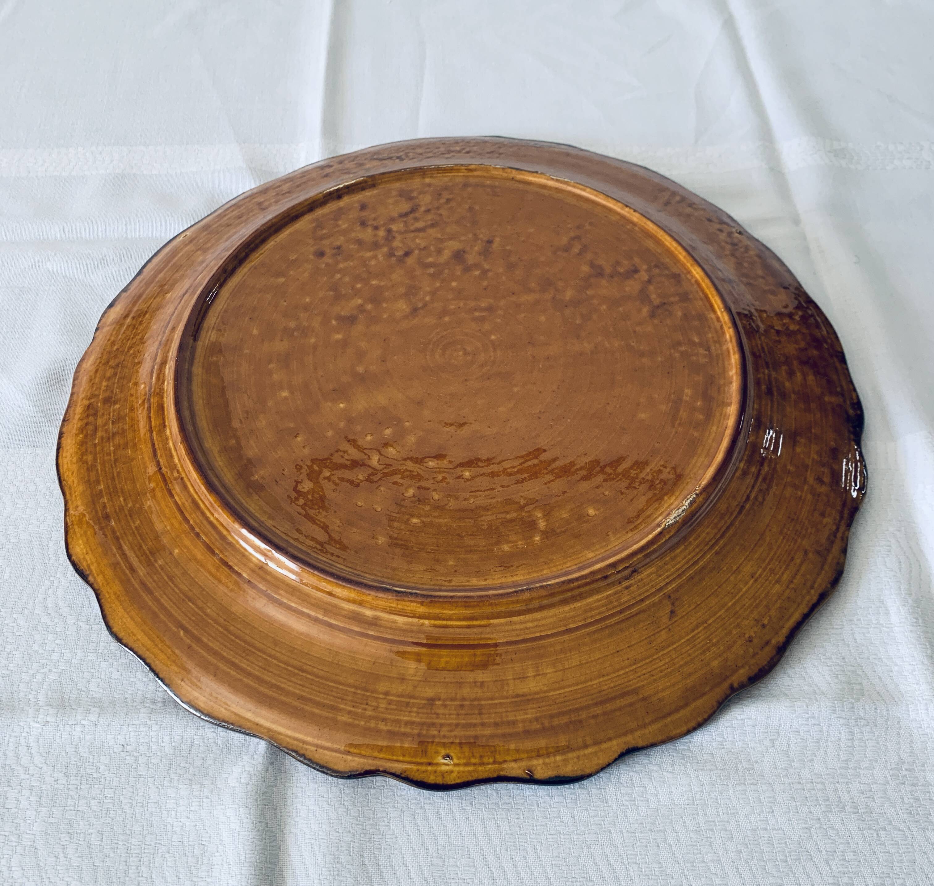 Large ceramic dish in excellent condition: diameter: 37 cm; height: 4cm