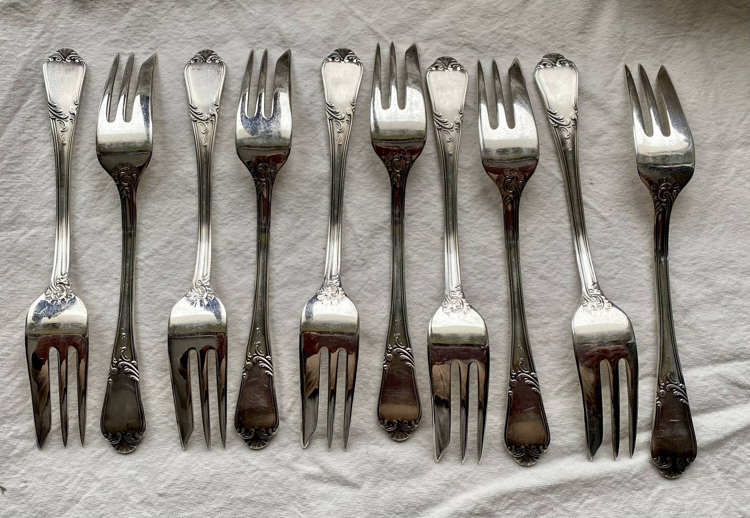 Service de 10 fourchette à dessert métal argenté