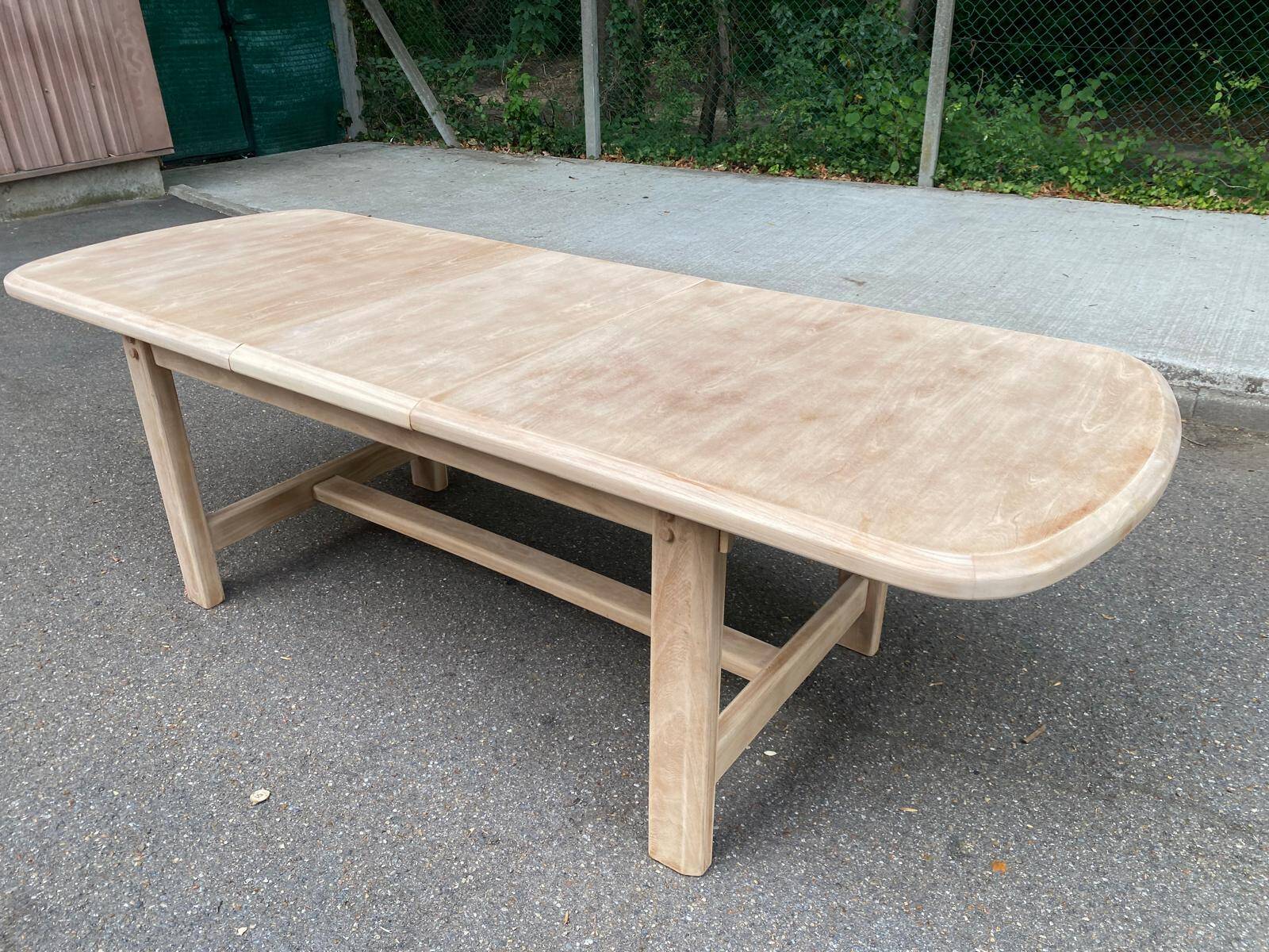 Extendable dining table in solid elm, Maison Regain brutalist 70s.