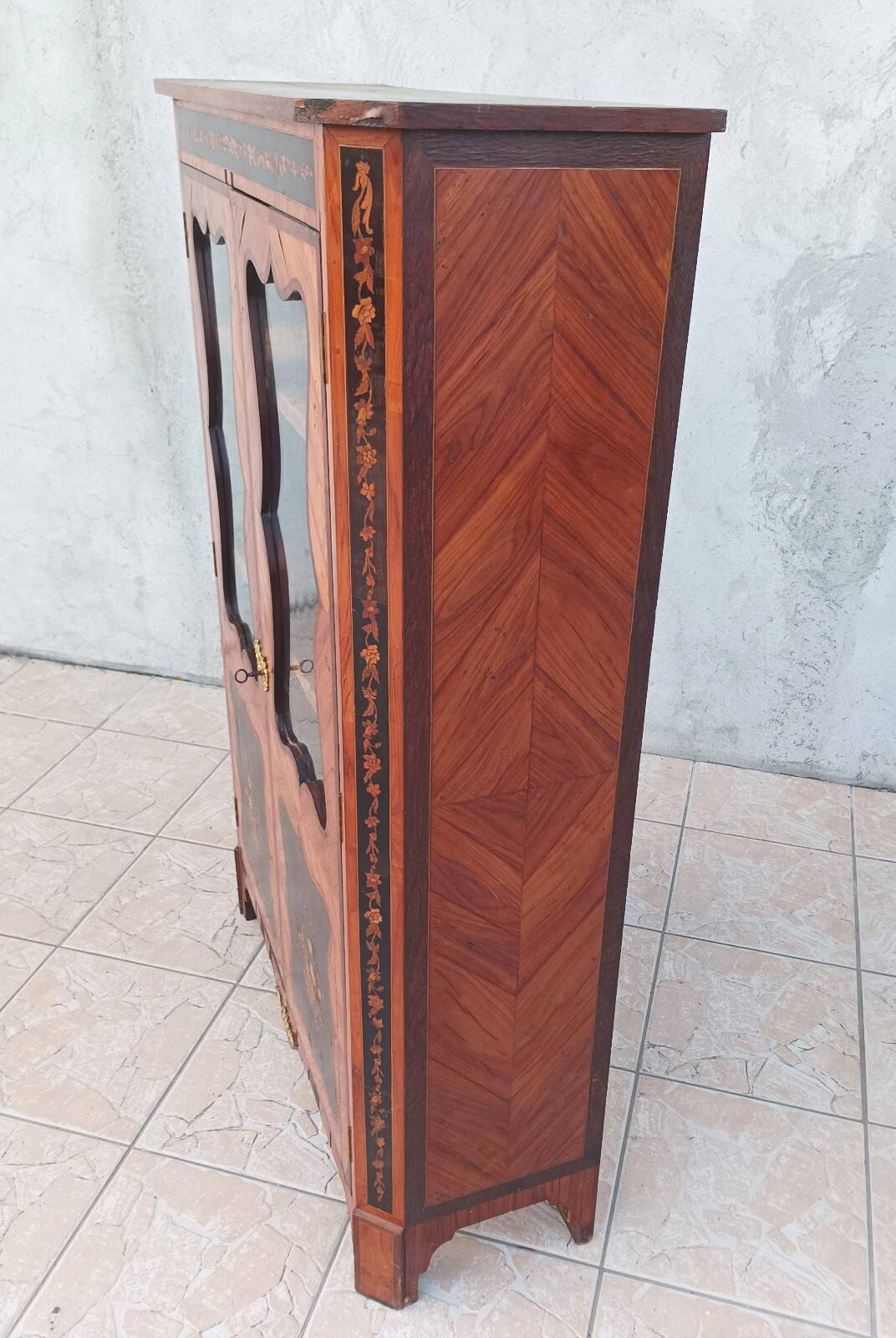 Louis XVI glass-fronted library in rosewood and amaranth veneer.
