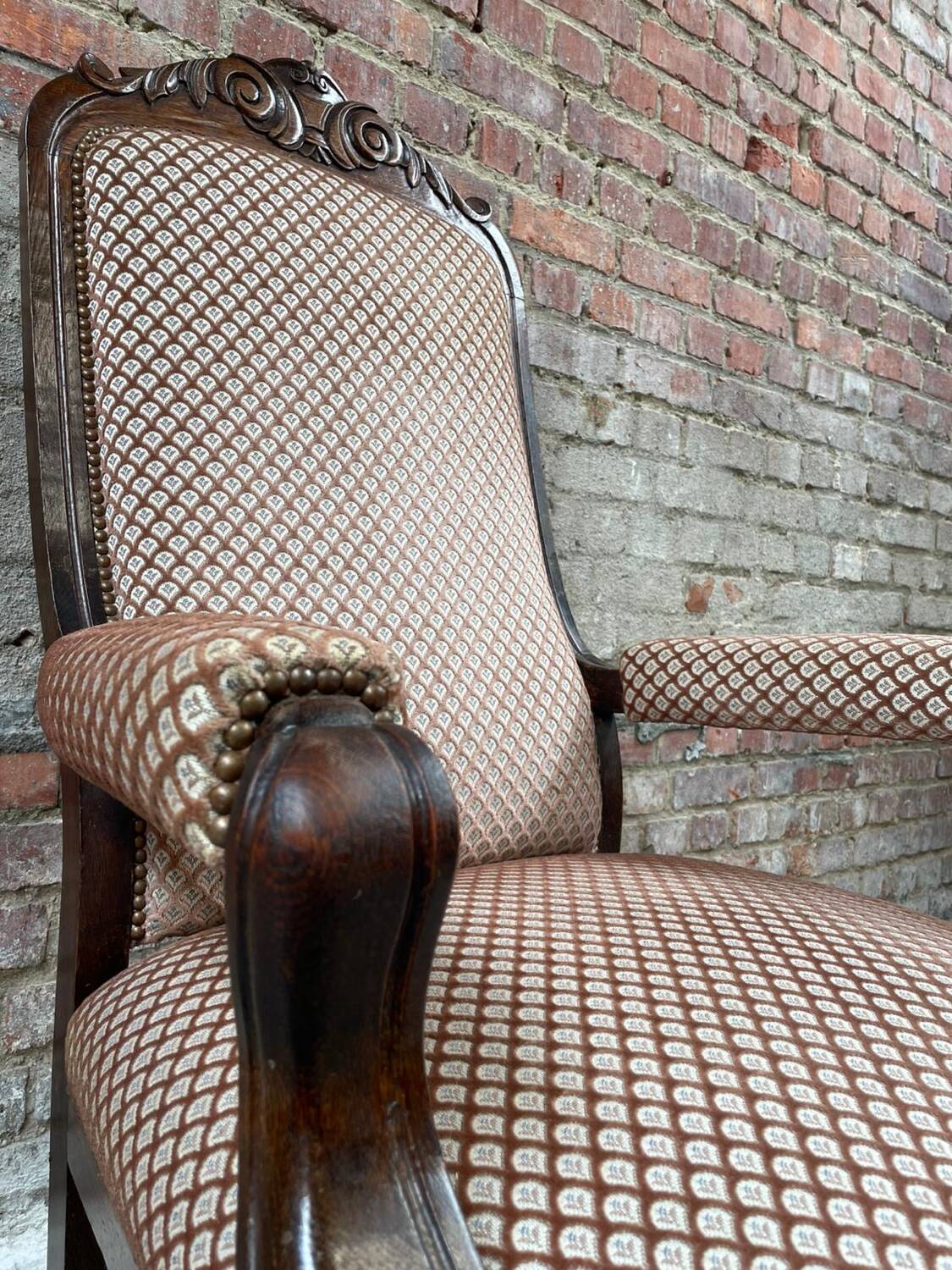 Fauteuil français en bois sculpté