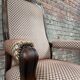 Fauteuil français en bois sculpté