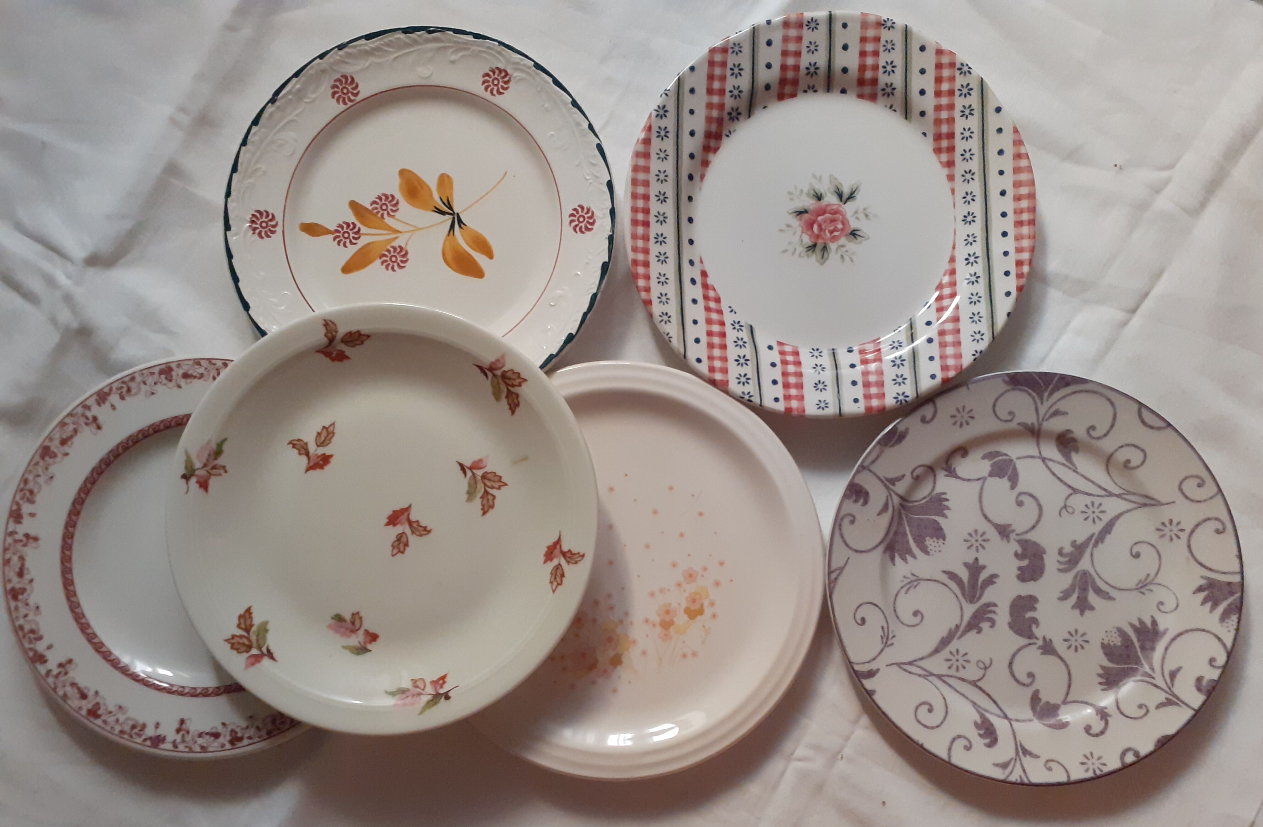 Suite of 6 retro vintage dessert plates