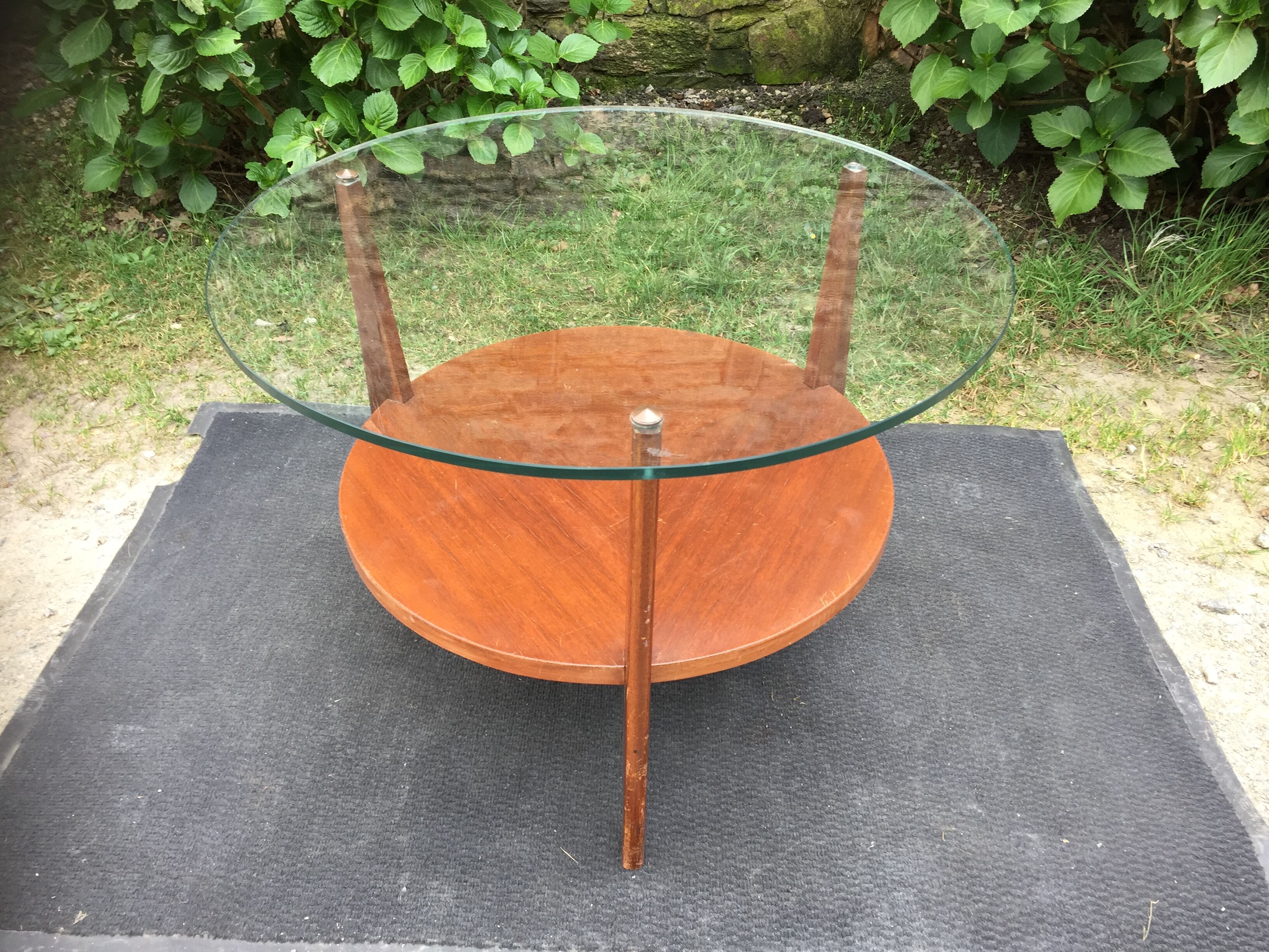 Vintage coffee table round compass legs top in glass and teak wood