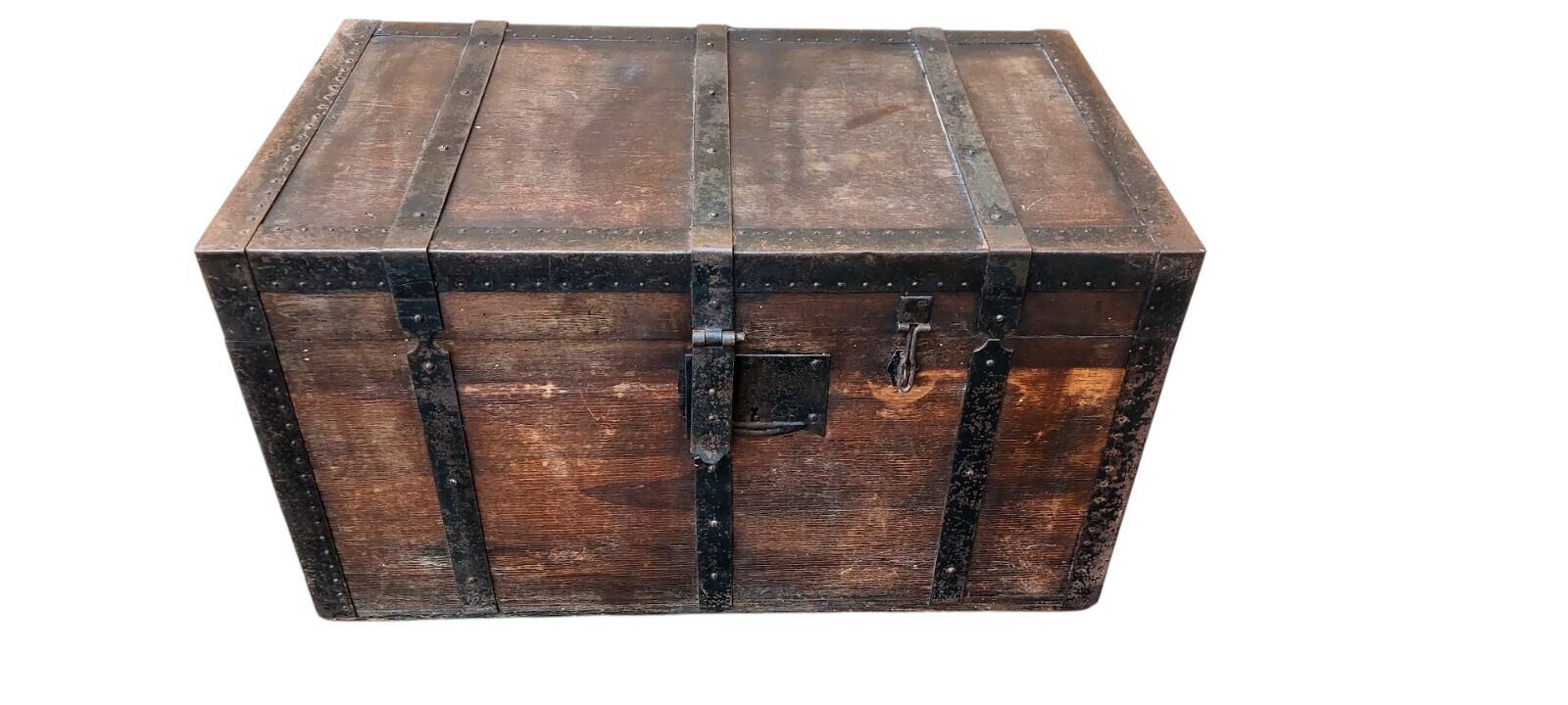 Small oak safe with iron reinforcements, 19th century