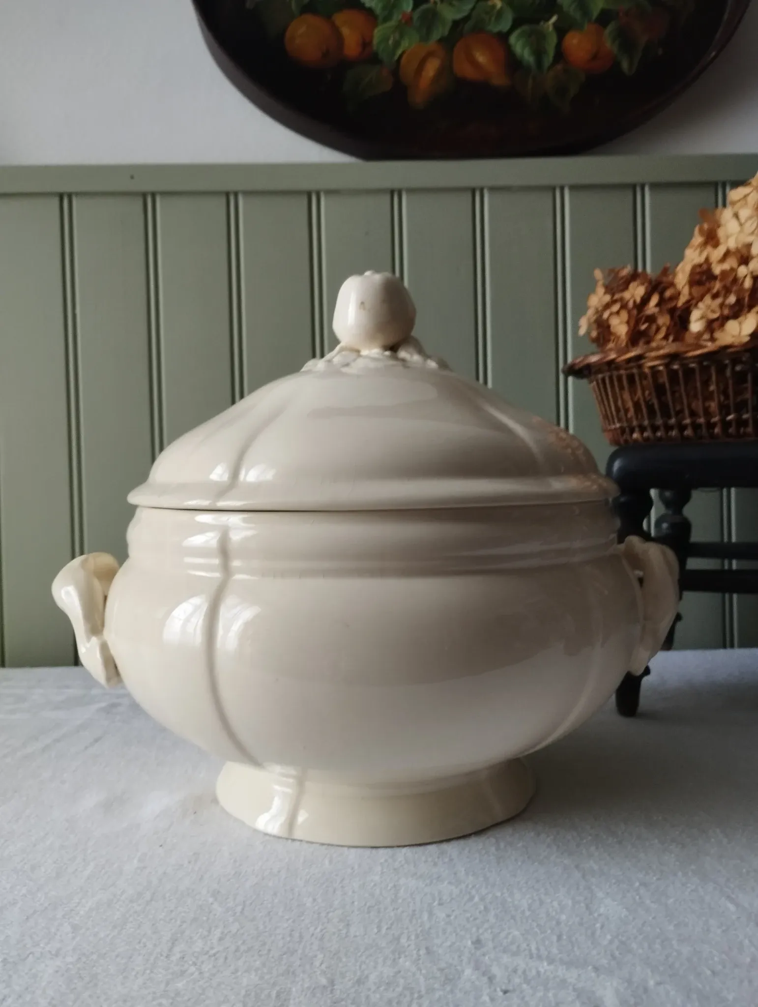 Antique soup tureen in ironstone from Sarreguemines Digoin service "Ivory".