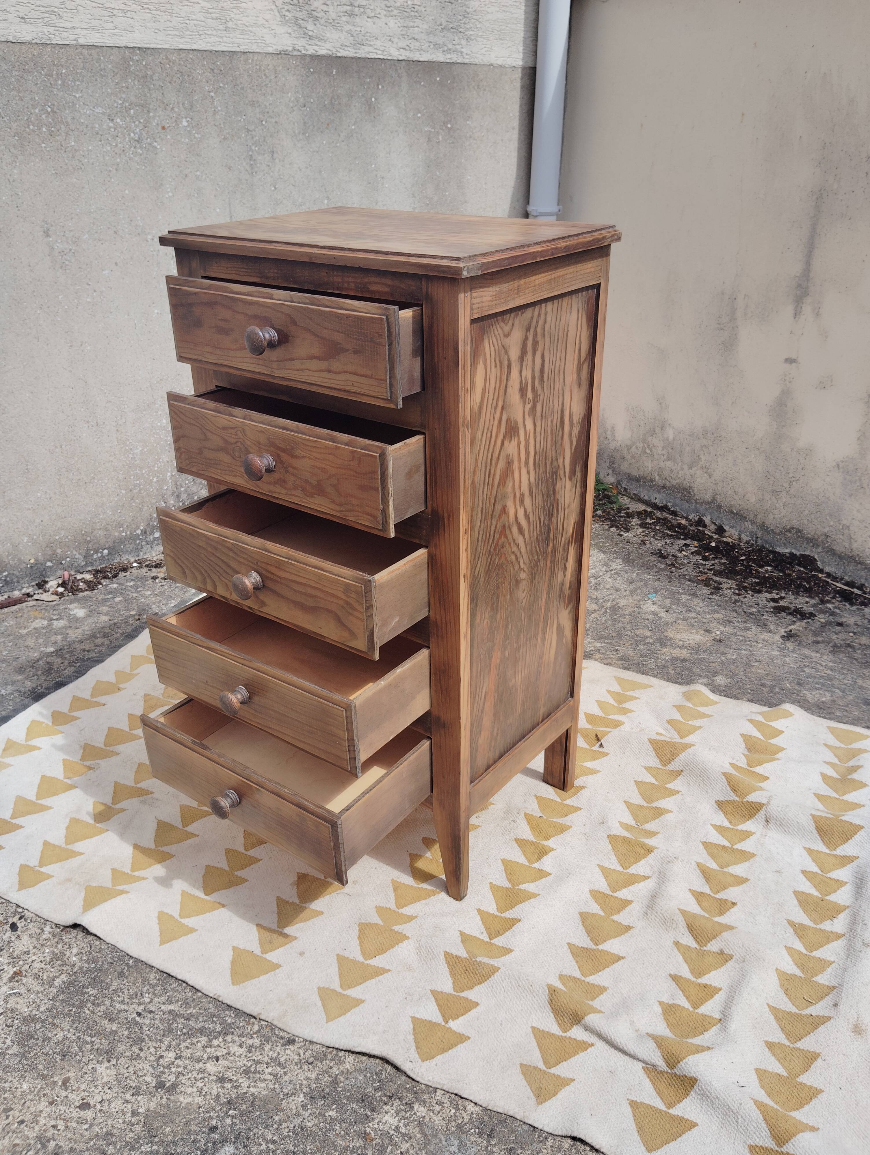 Commode/chest of drawers with tapered legs