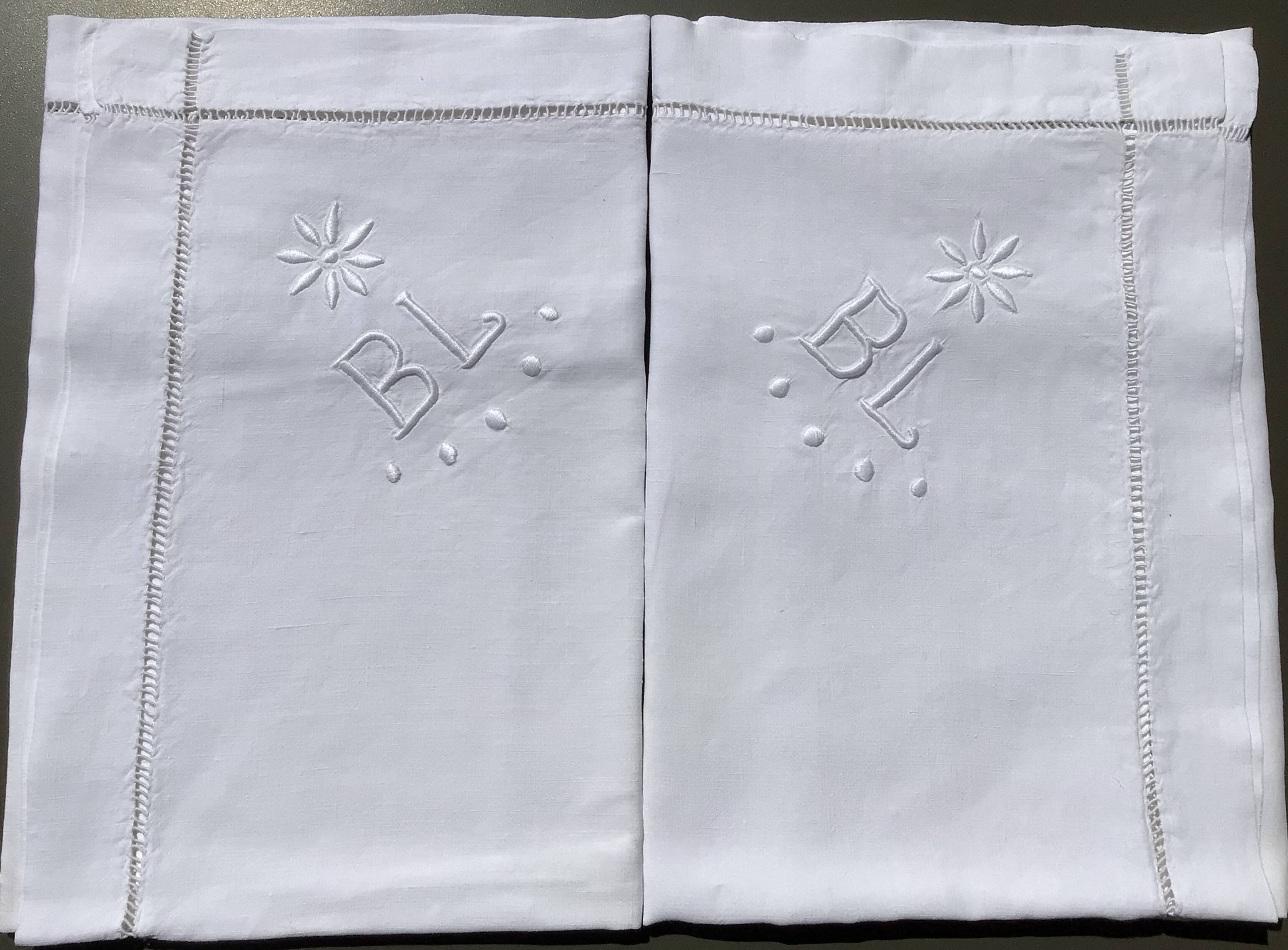 2 embroidered BL linen pillowcases, Venice day