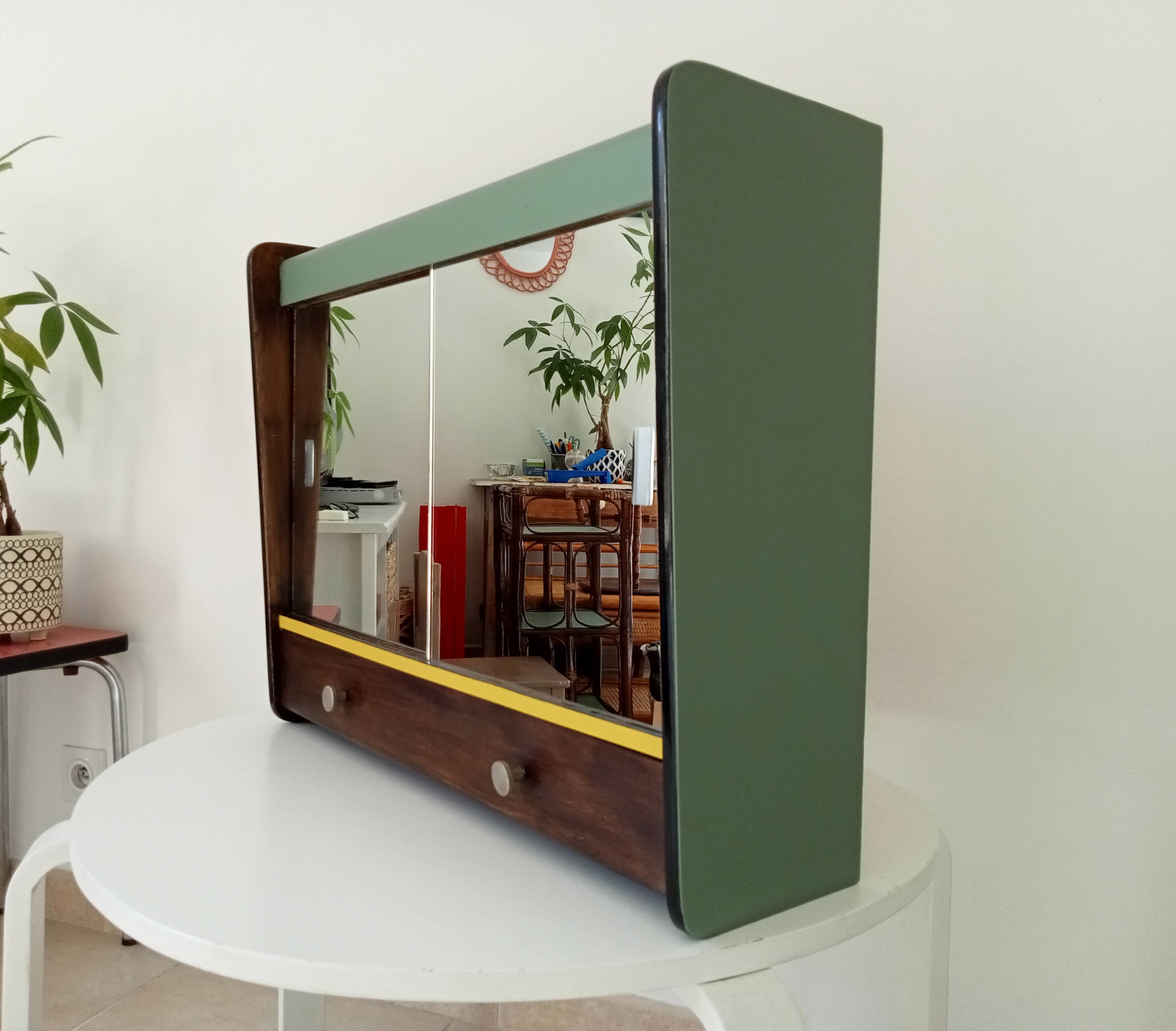 Vintage medicine cabinet 50s/60s