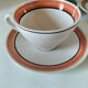 Ensemble de 4 grandes tasses vintage et 6 sous-tasses graphiques