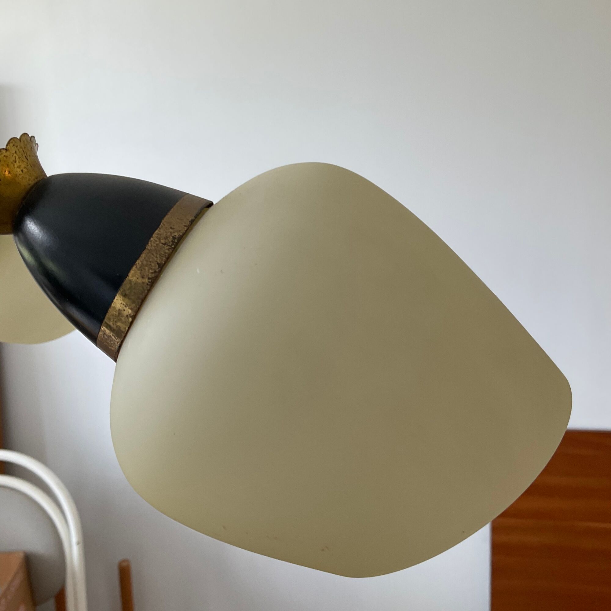 Art deco chandelier 6fires in brass, black metal and opaline
