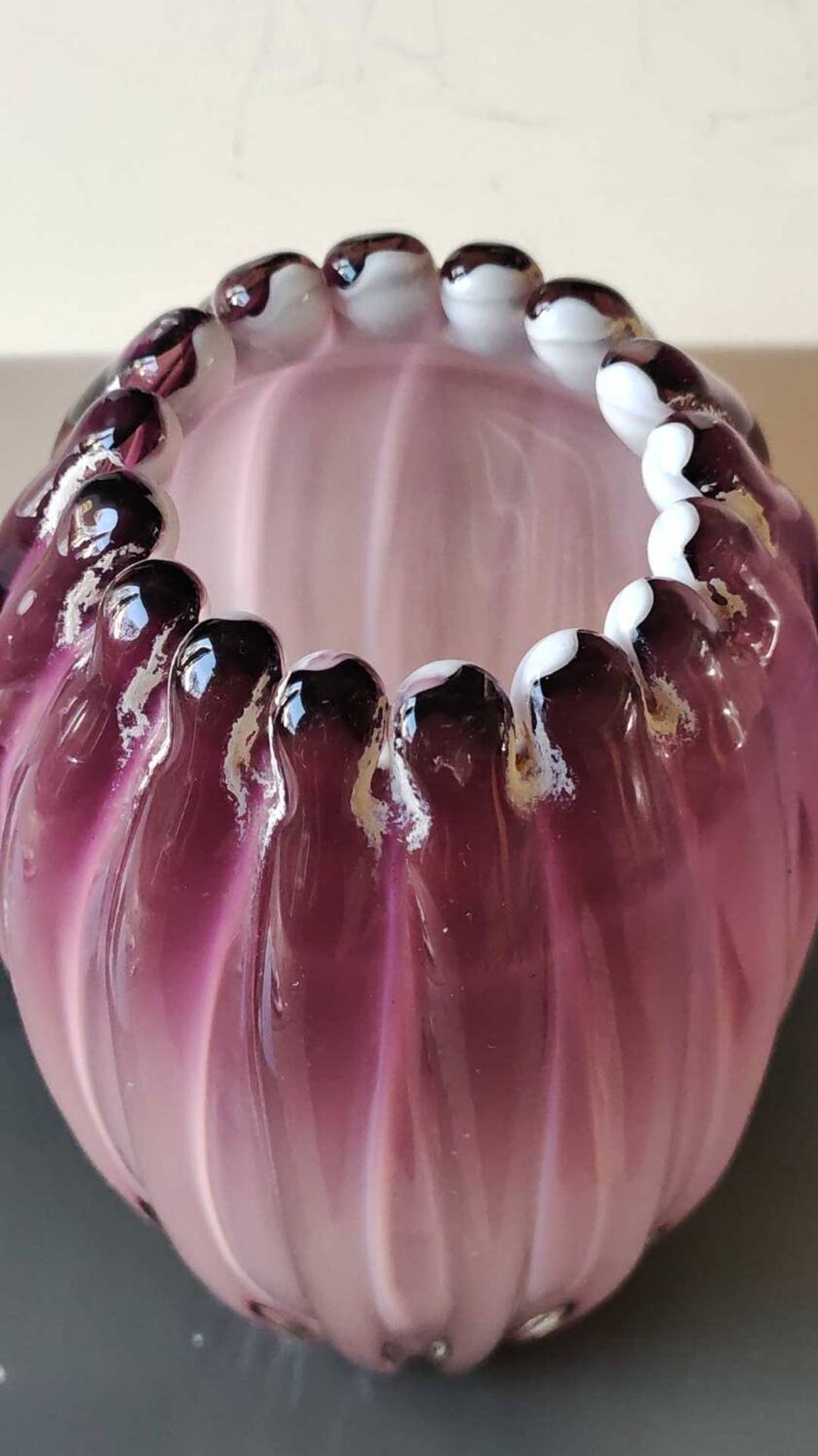 Organic floral vase. Blown glass in pink tones. Seguso Murano style