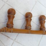 Wall-mounted coat rack circa 1940 in turned wood with 3 hooks