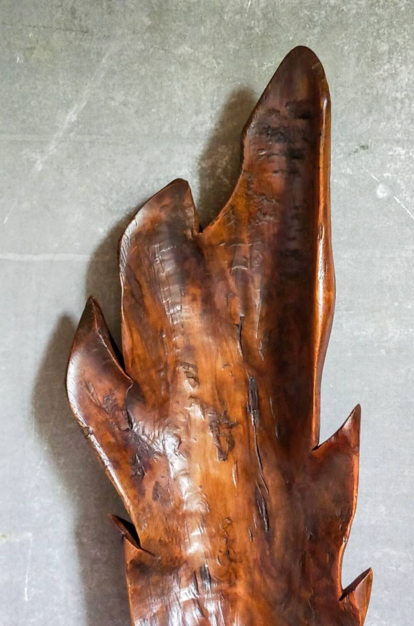 Coupe feuille en bois massif sculptée XXL ancienne