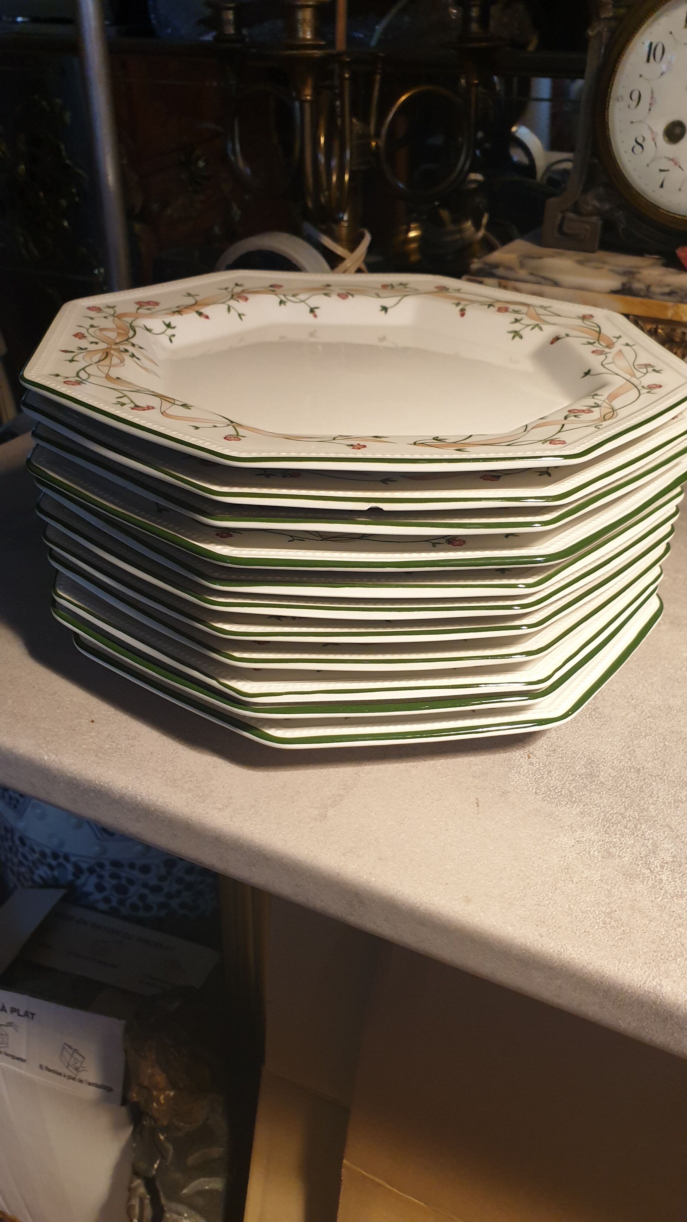 Flat plates Johnson Brothers 1980s "Eternal Beau" octagonal design