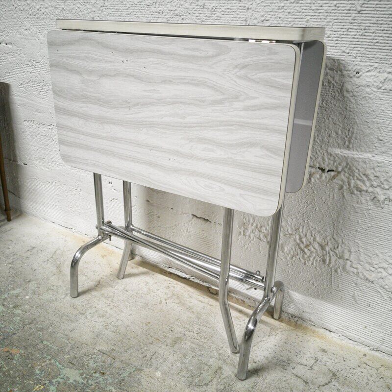 Folding table in Formica