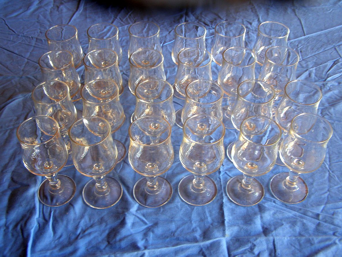 24 verres à pied "Arcoroc" modèle Normadie hauteur 14,5cm