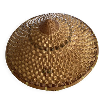 Chapeau Asiatique dimensions : hauteur -16 cm- diamètre -42 cm-