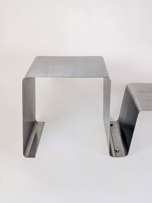 Table basse et tabouret en inox, par le bureau d’étude Roche Bobois, 1970