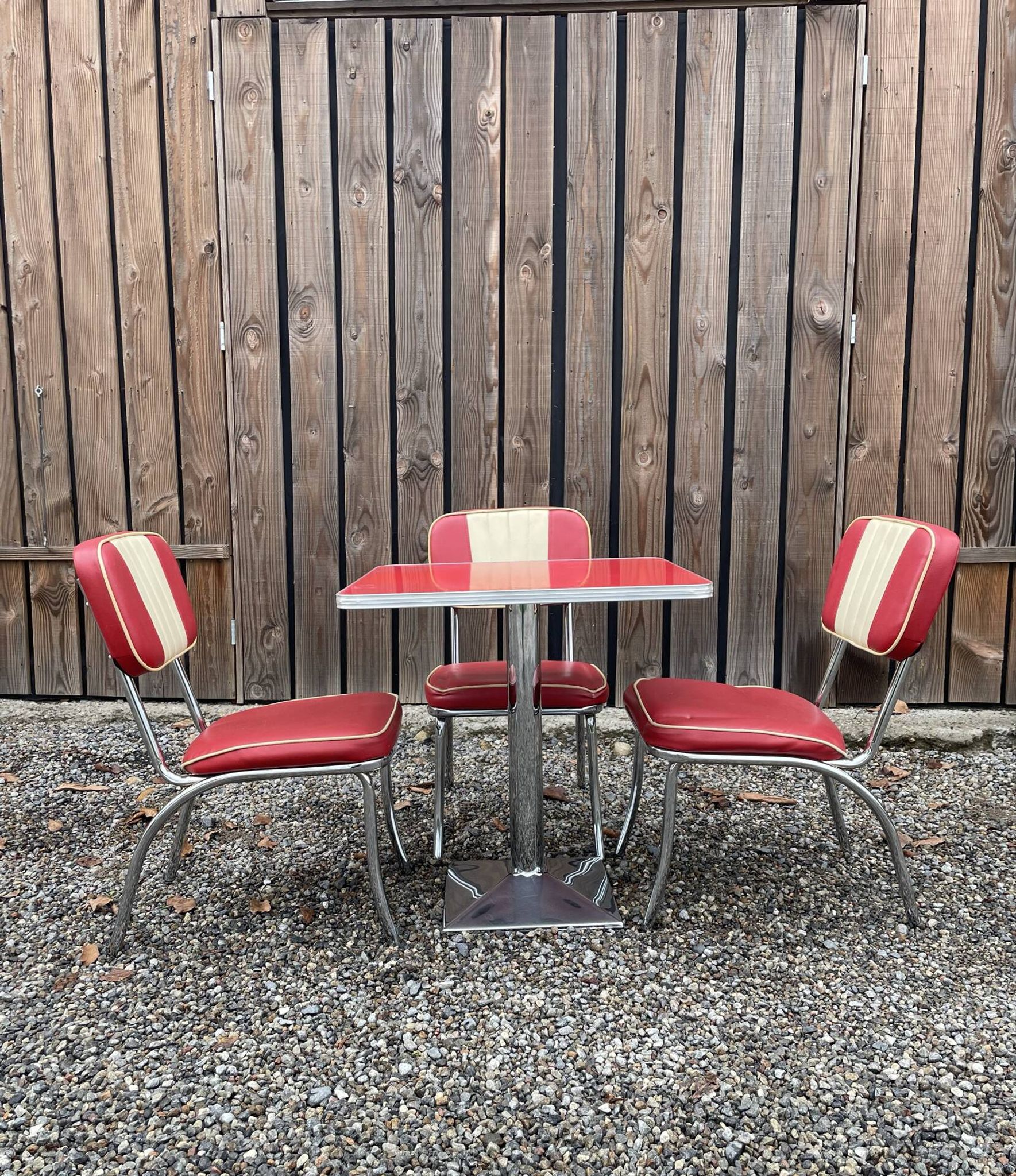 Set of 3 chairs and retro bar table