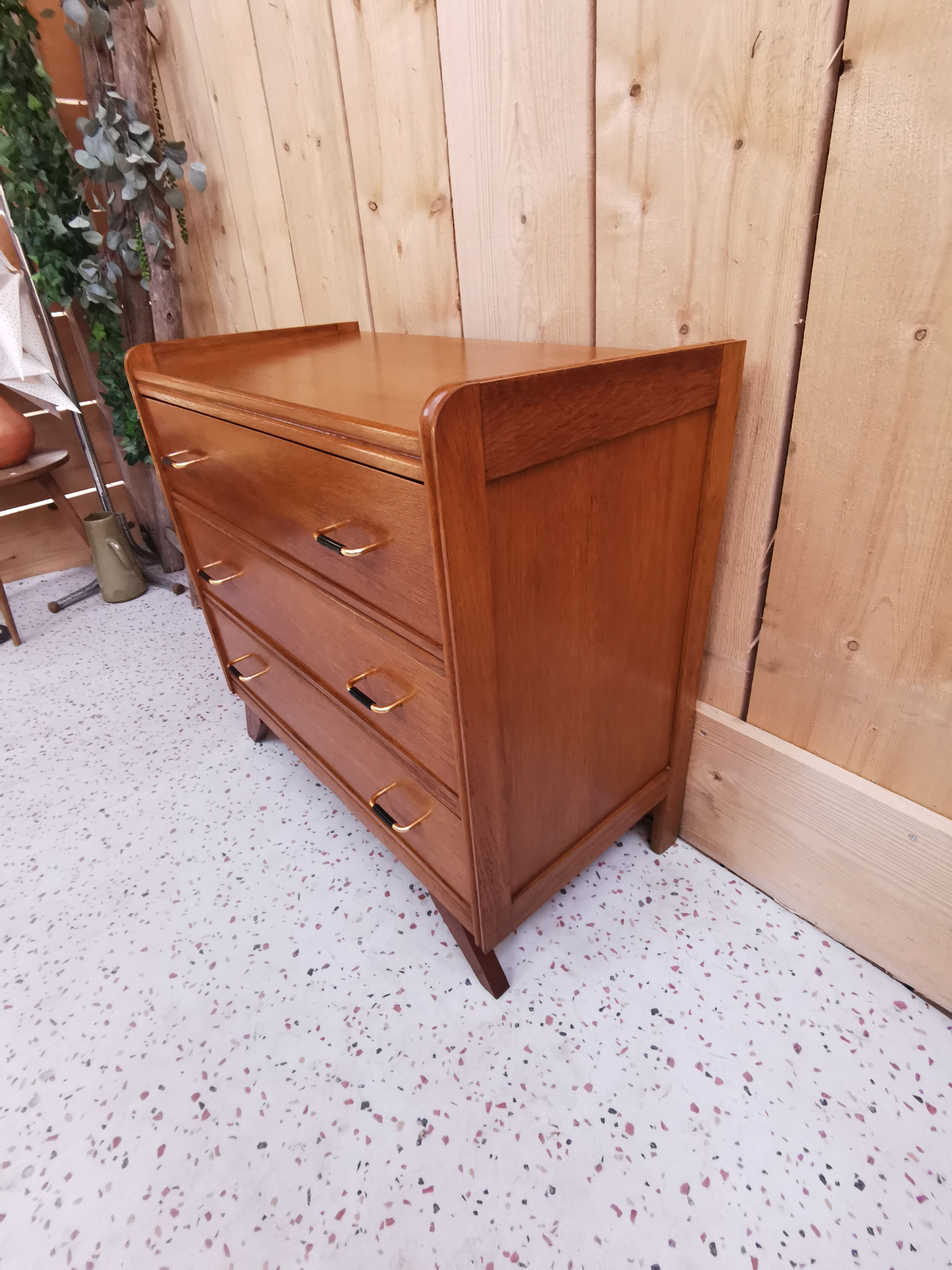 Chest of drawer compass feet