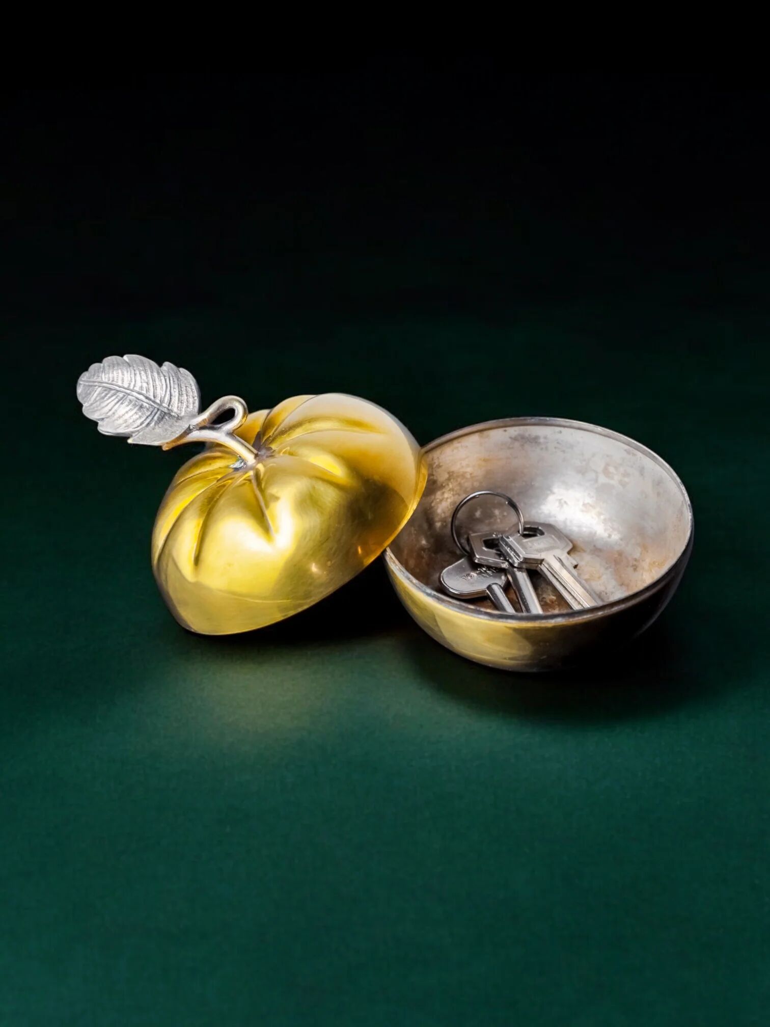 Apple lidded vanity box in brass, Italy, 1970s