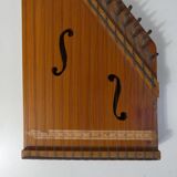 Old zither with 17 scores