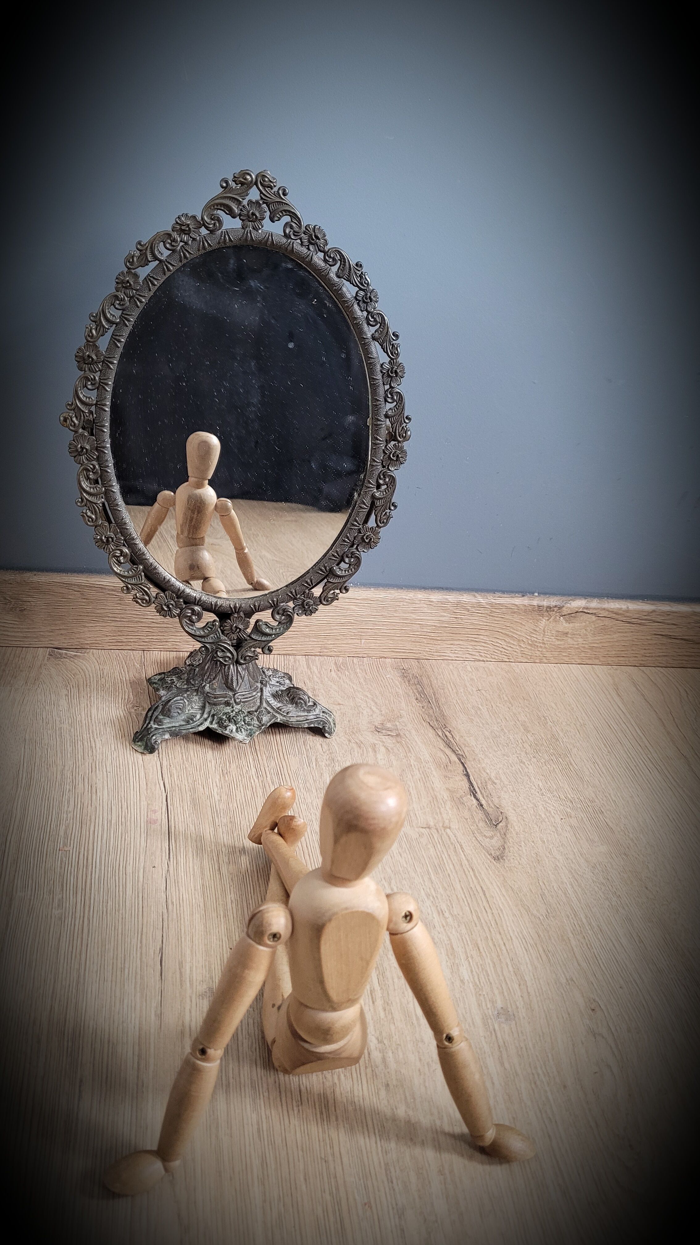 Brass psyche mirror