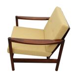 Fauteuil noyer en jaune années 1960