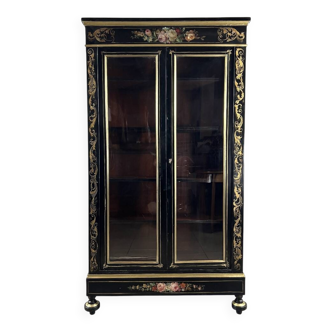 Napoleon III display cabinet in black lacquered wood with floral painted decoration, 19th century.