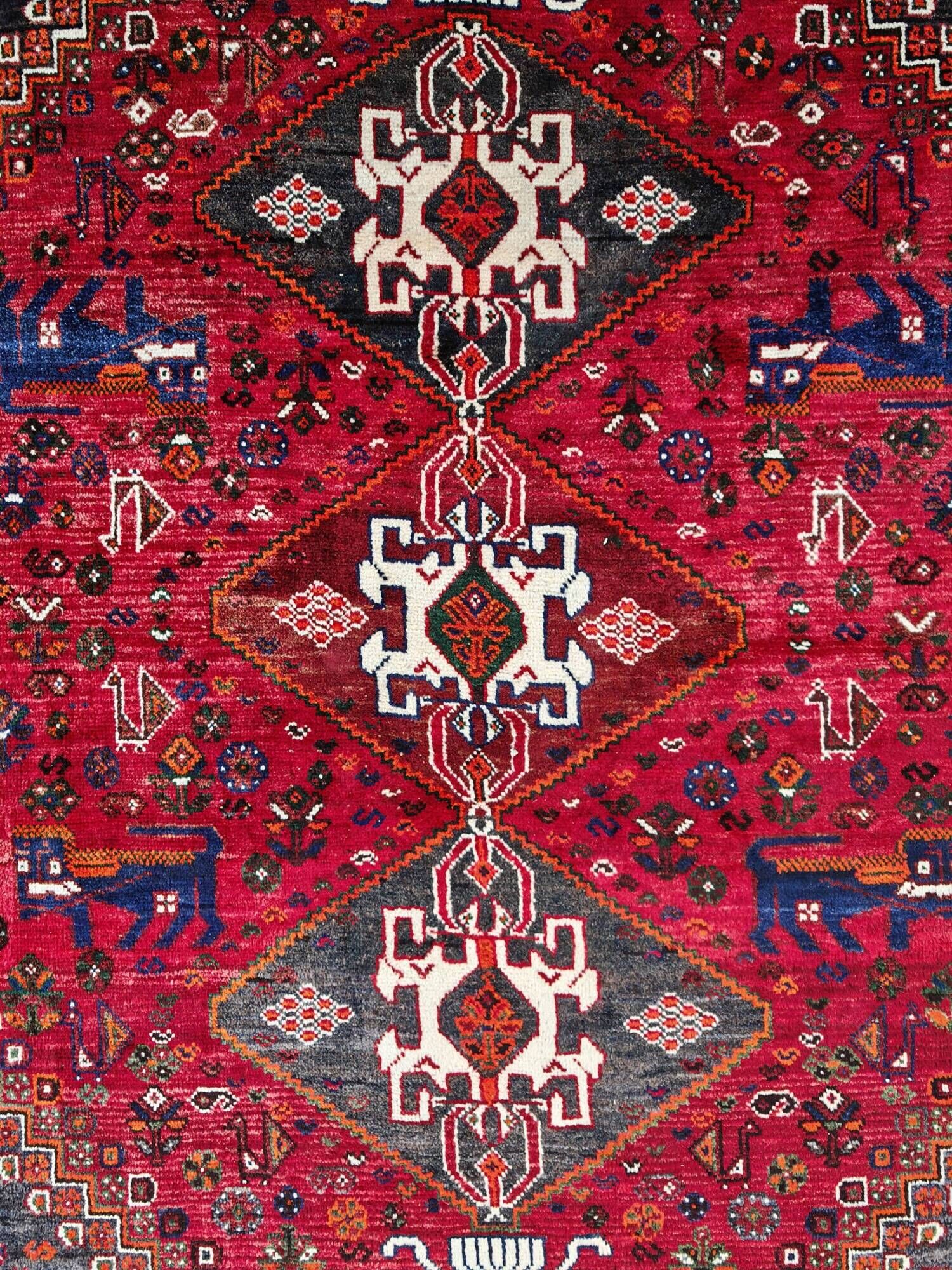 Large Persian carpet XL from Shiraz with Persepolis patterns, hand-knotted in naturally dyed wool.