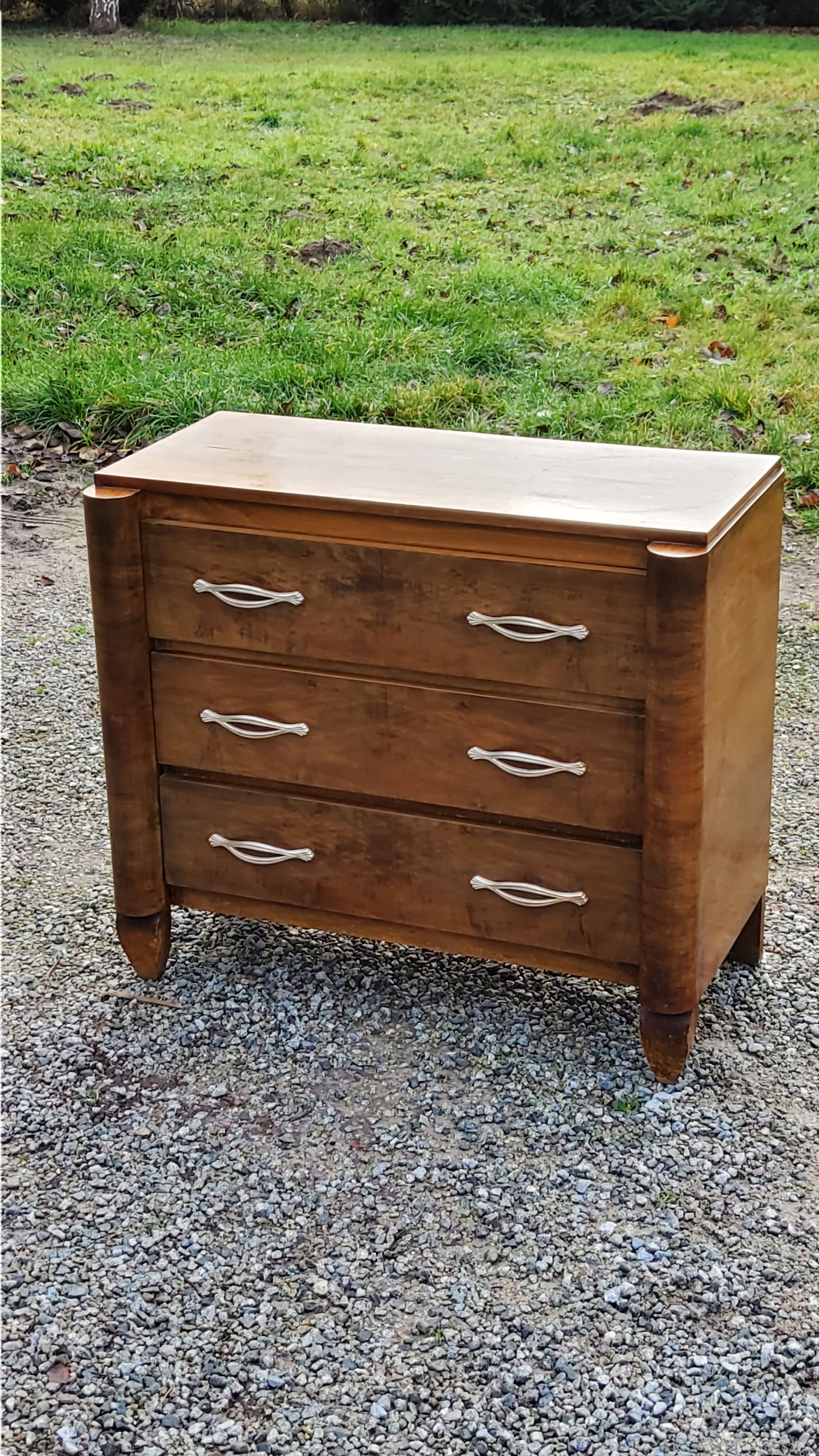 Art Deco chest of drawers from the 30s-40s in walnut 3 drawers