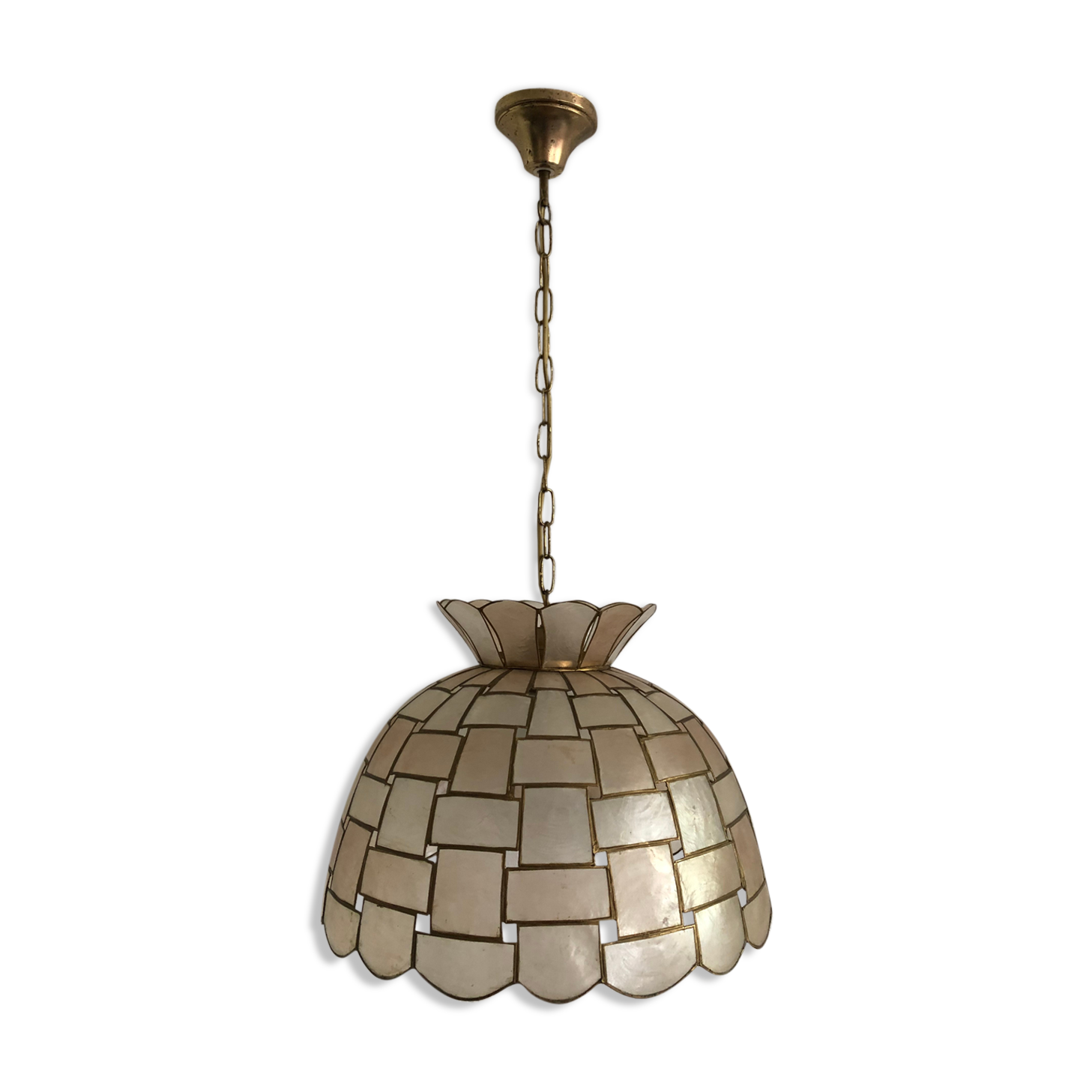 Mother-of-pearl hanging lamp