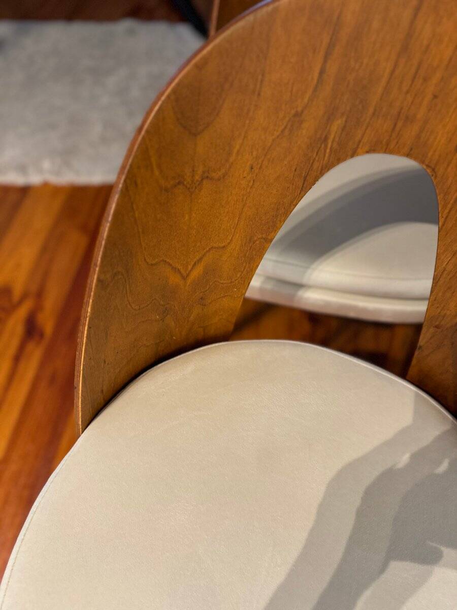 Ensemble de 4 chaises Mid-Century en hêtre et tissu beige/marron par Antonín Šuman (1960s)