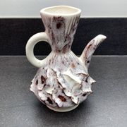 Vase pichet en céramique écume de mer, Vallauris, attribué à JAK