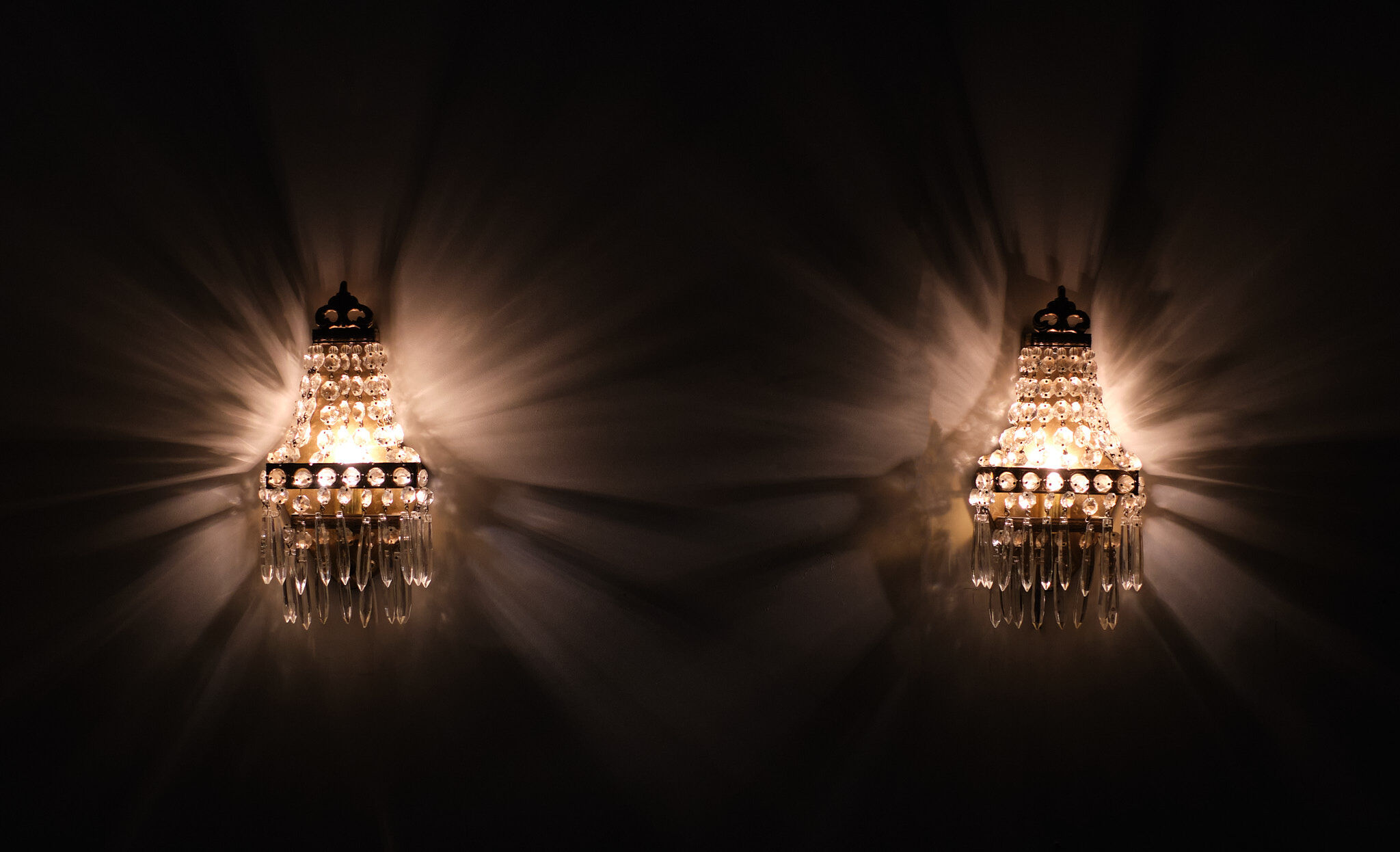 Pair of chrystal wall lights, 1950s, France