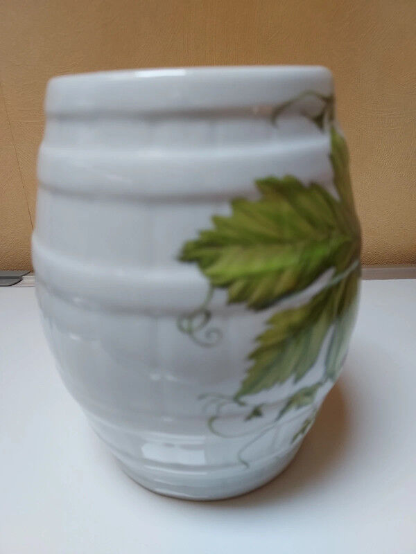 Vintage pot in the shape of a barrel "au buron"