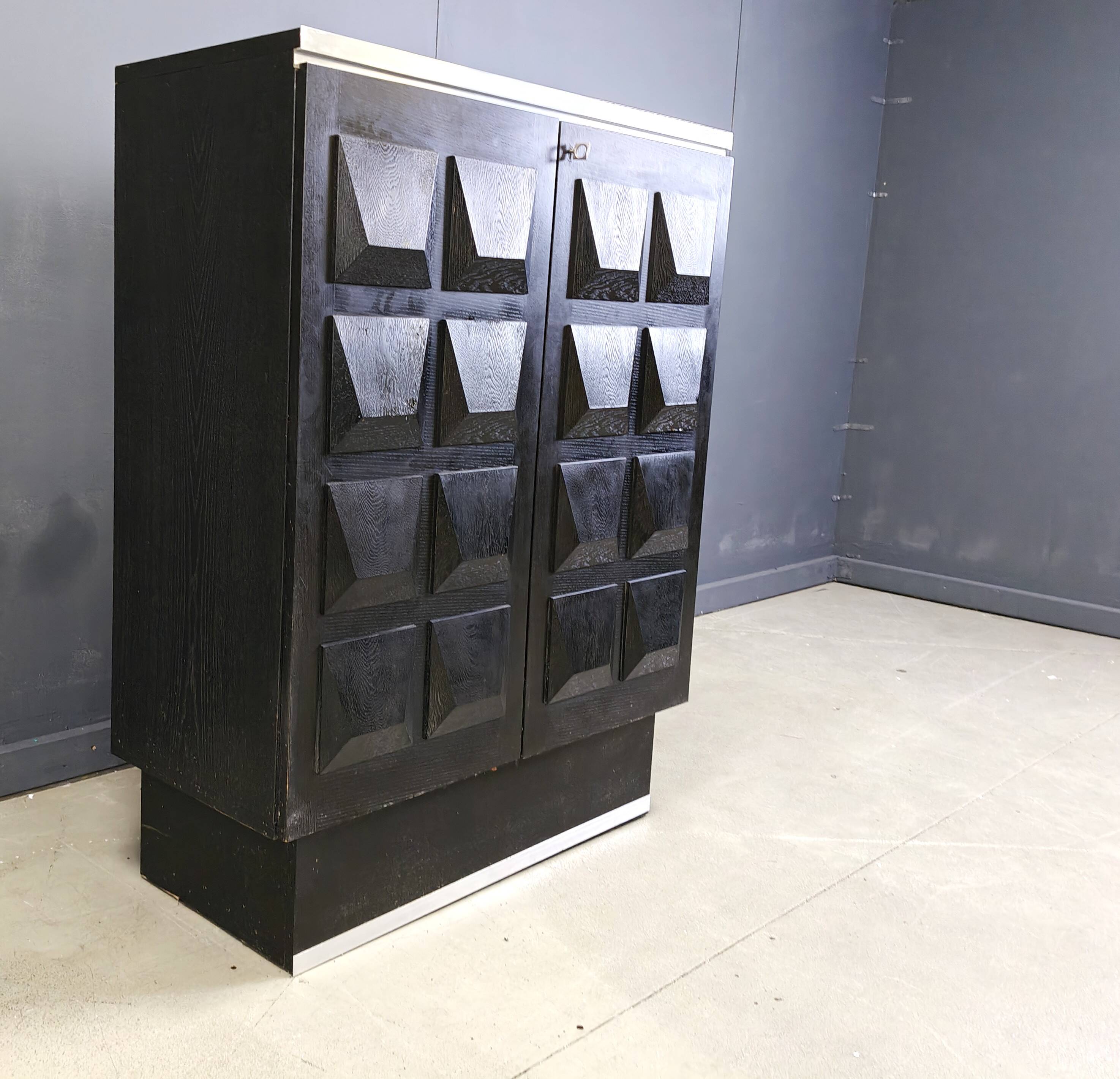 Meuble bar brutaliste en bois noir, années 1970
