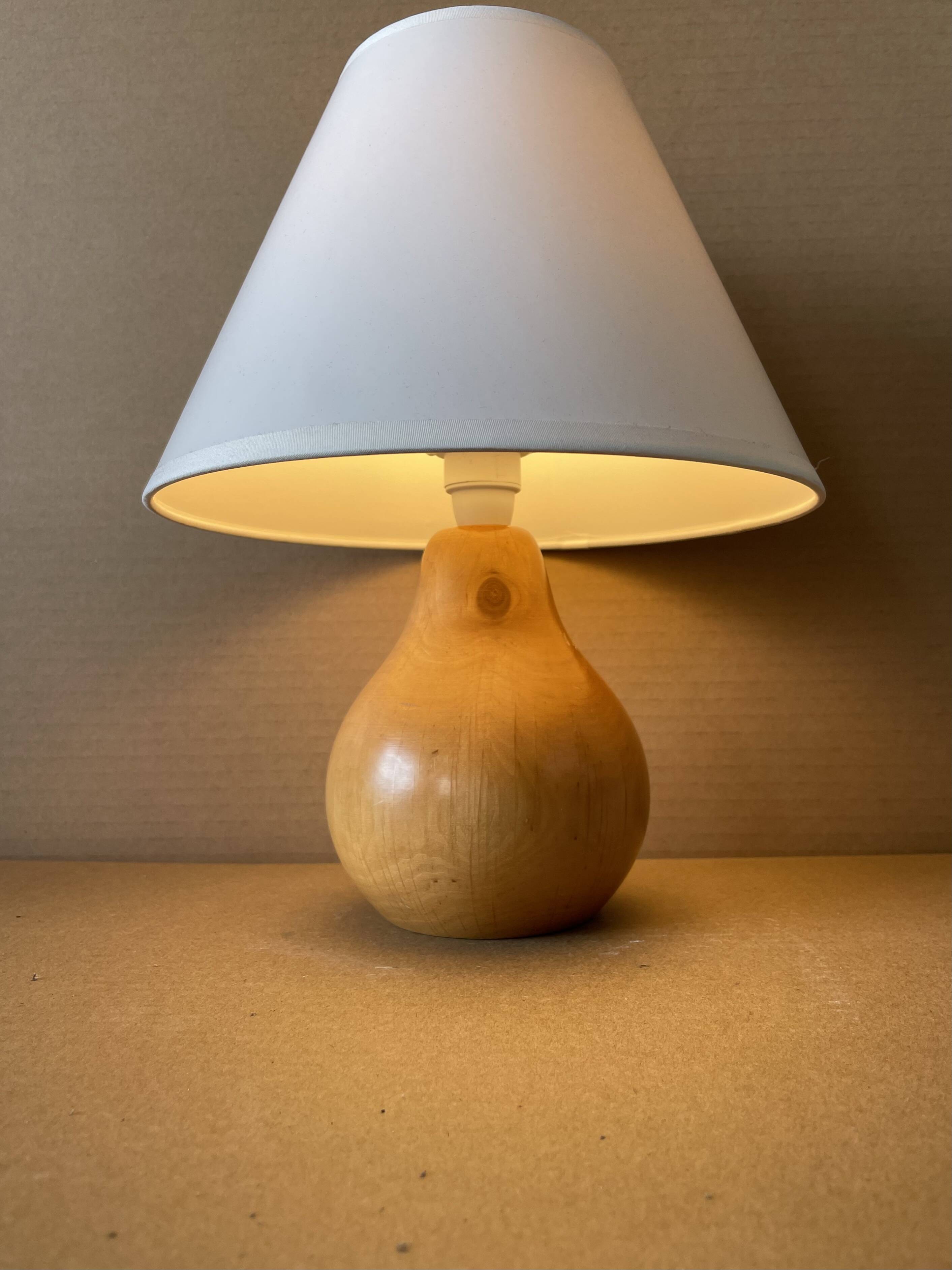 Petite lampe en bois tourné