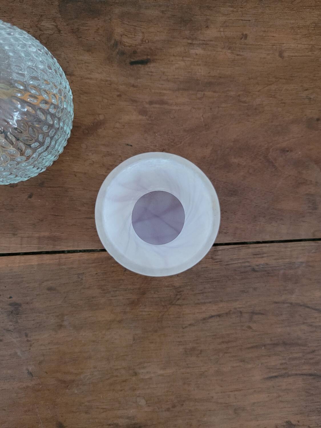 Petit vase en pâte de verre violet clair