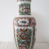 Vase chinois en porcelaine peint à la main, signé