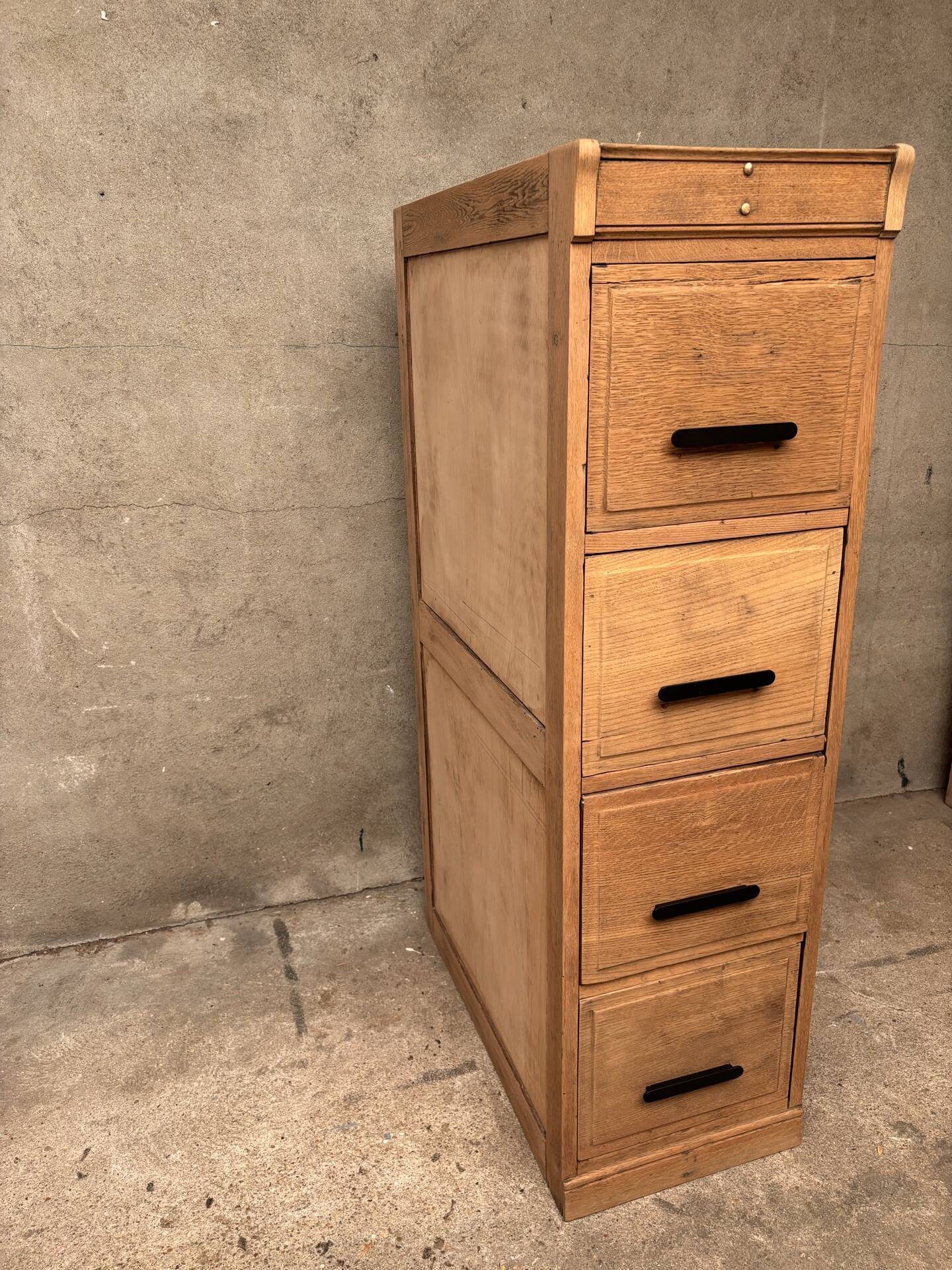 Workshop furniture - storage with 4 drawers