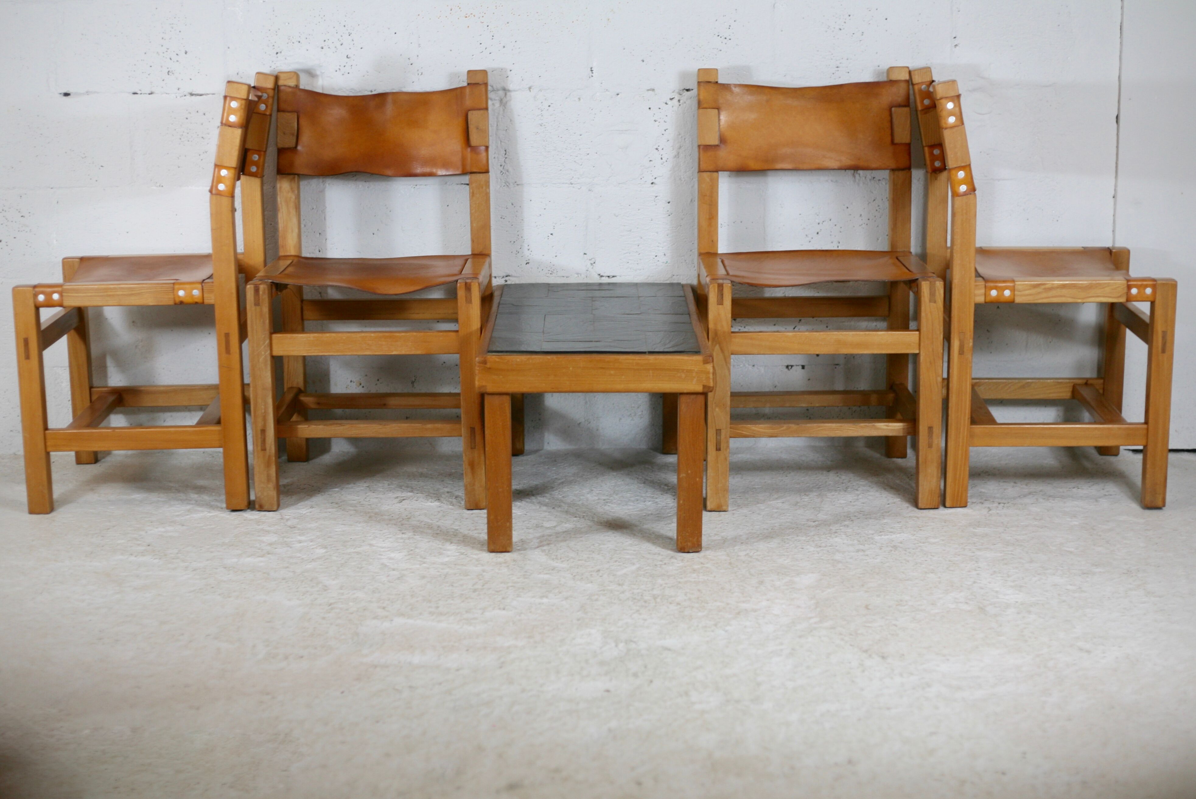 Ensemble de 4 chaises et table basse Maison Regain, France, circa 1970