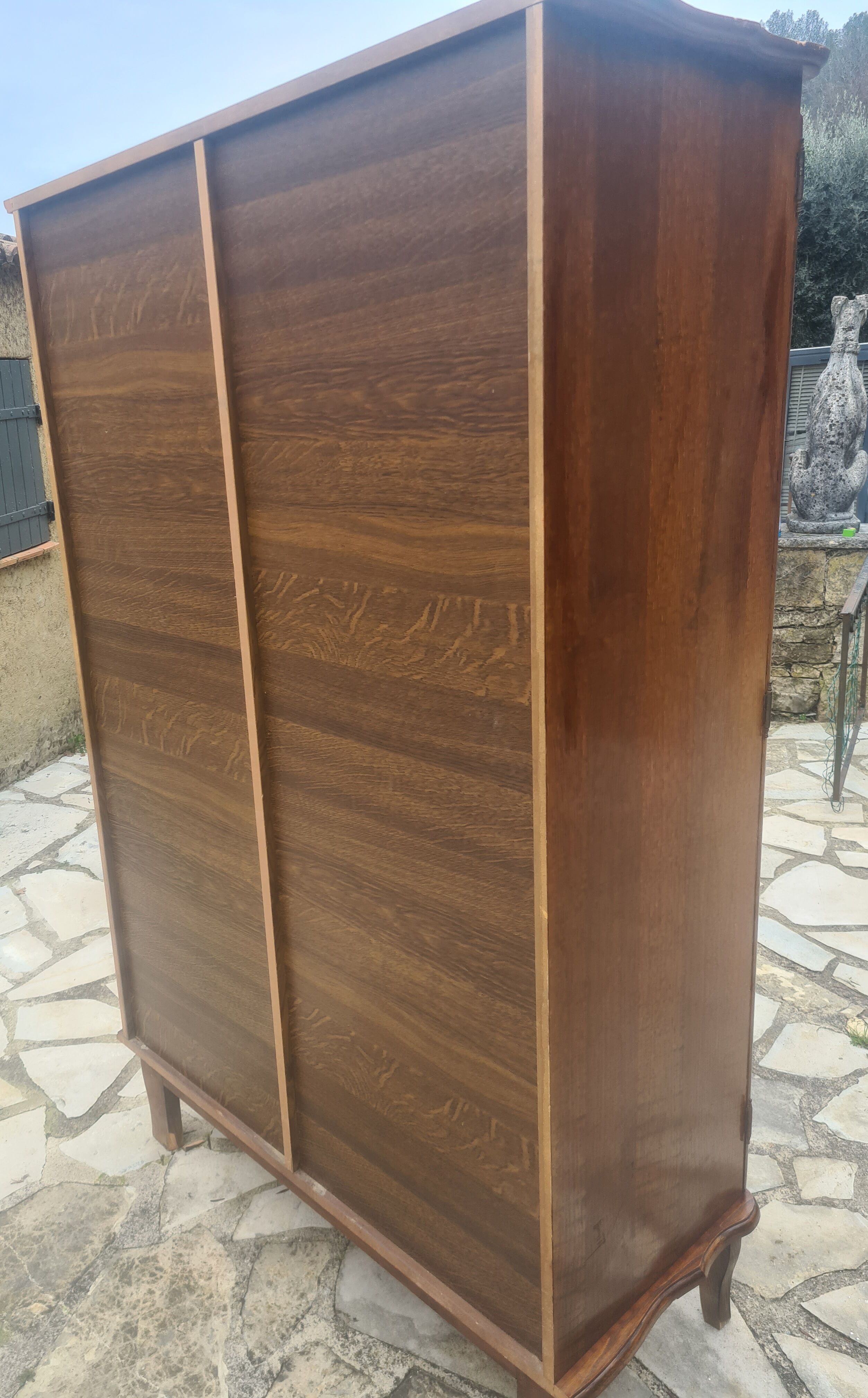 Armoire avec portes vitrées