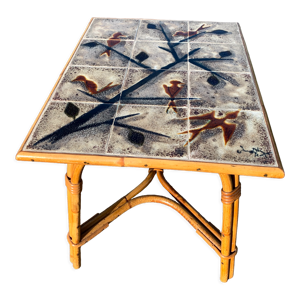 Table basse en rotin et céramique