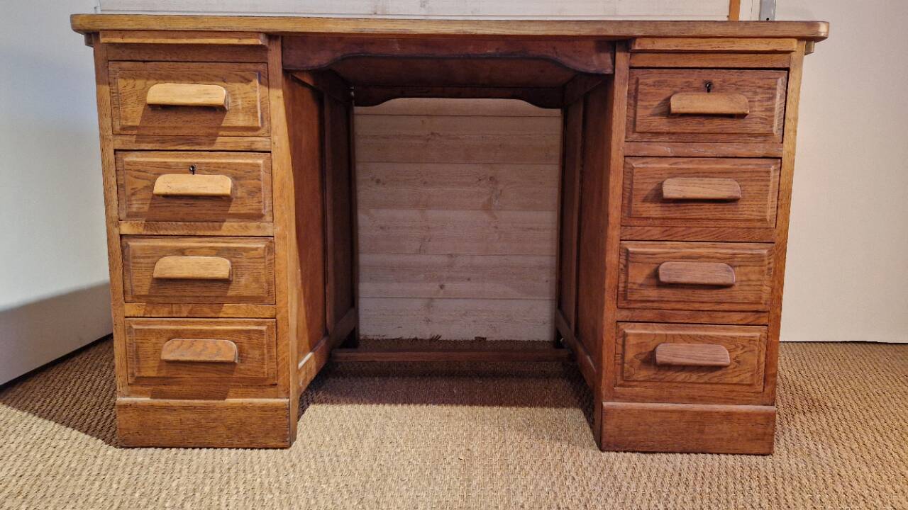 Vintage administration office