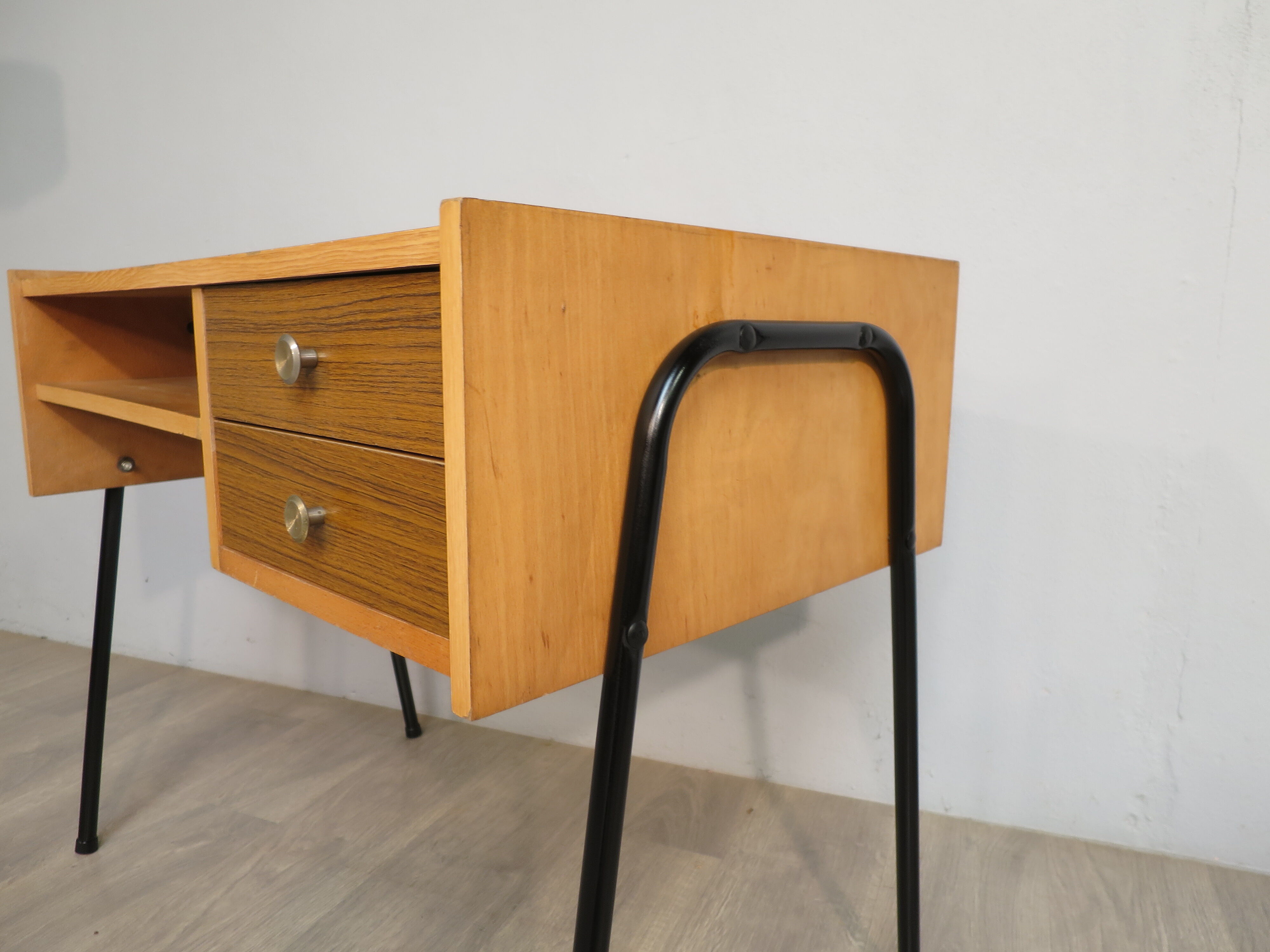 Feet compass desk 70