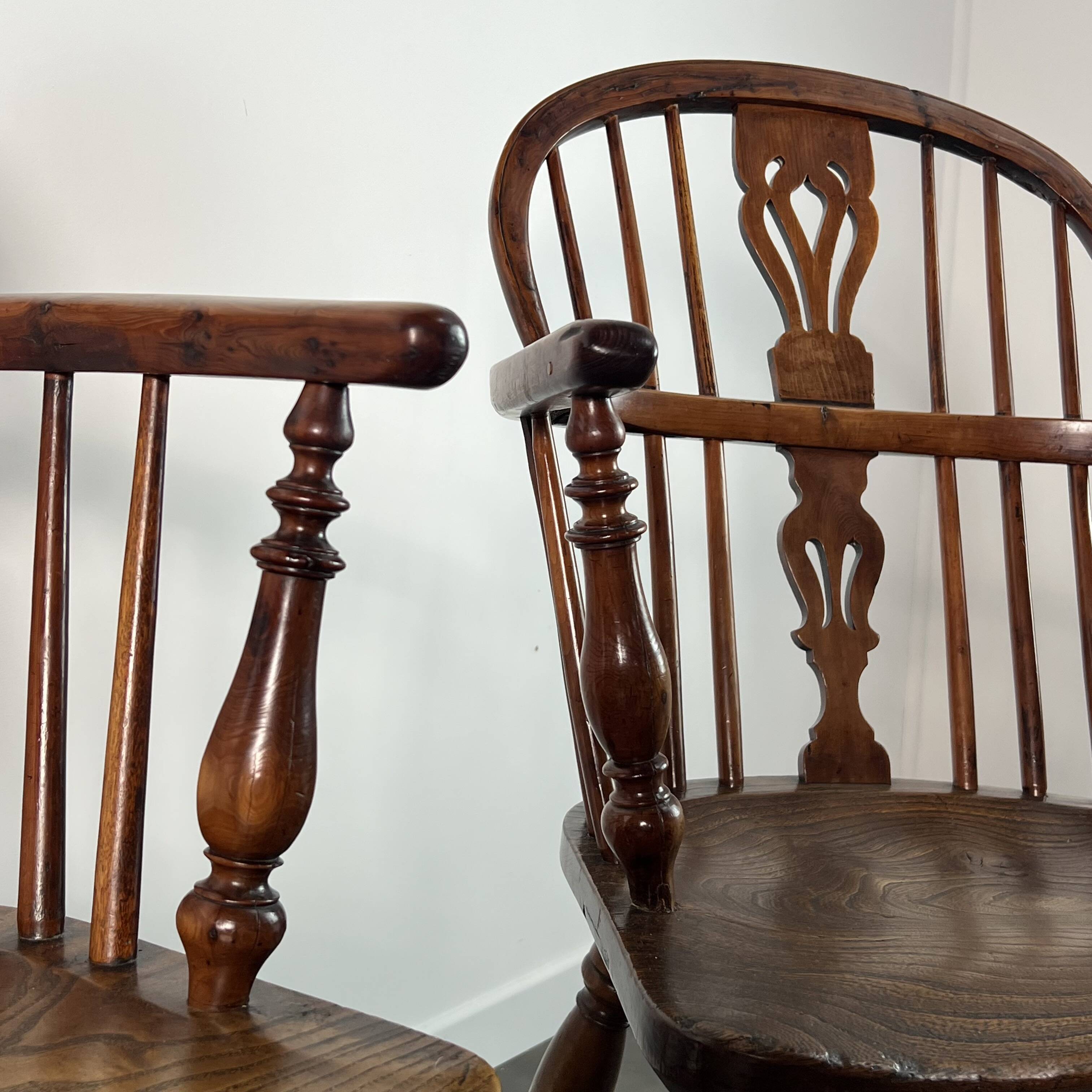 Ensemble de 3 chaises, fauteuils Windsor Low Back en orme, Angleterre, XIXe