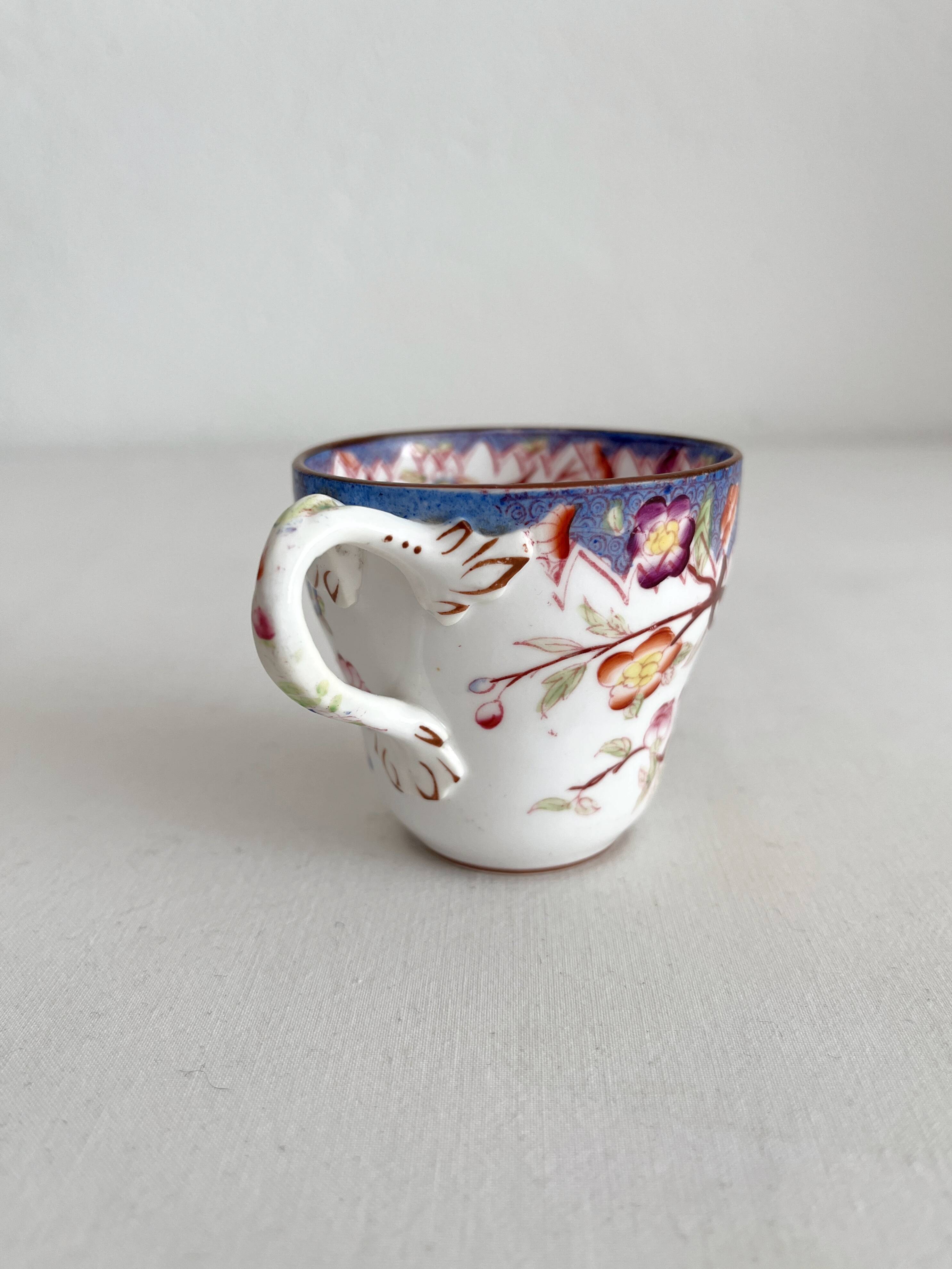 Tasse à café en faïence fine décor Minton Sarreguemines