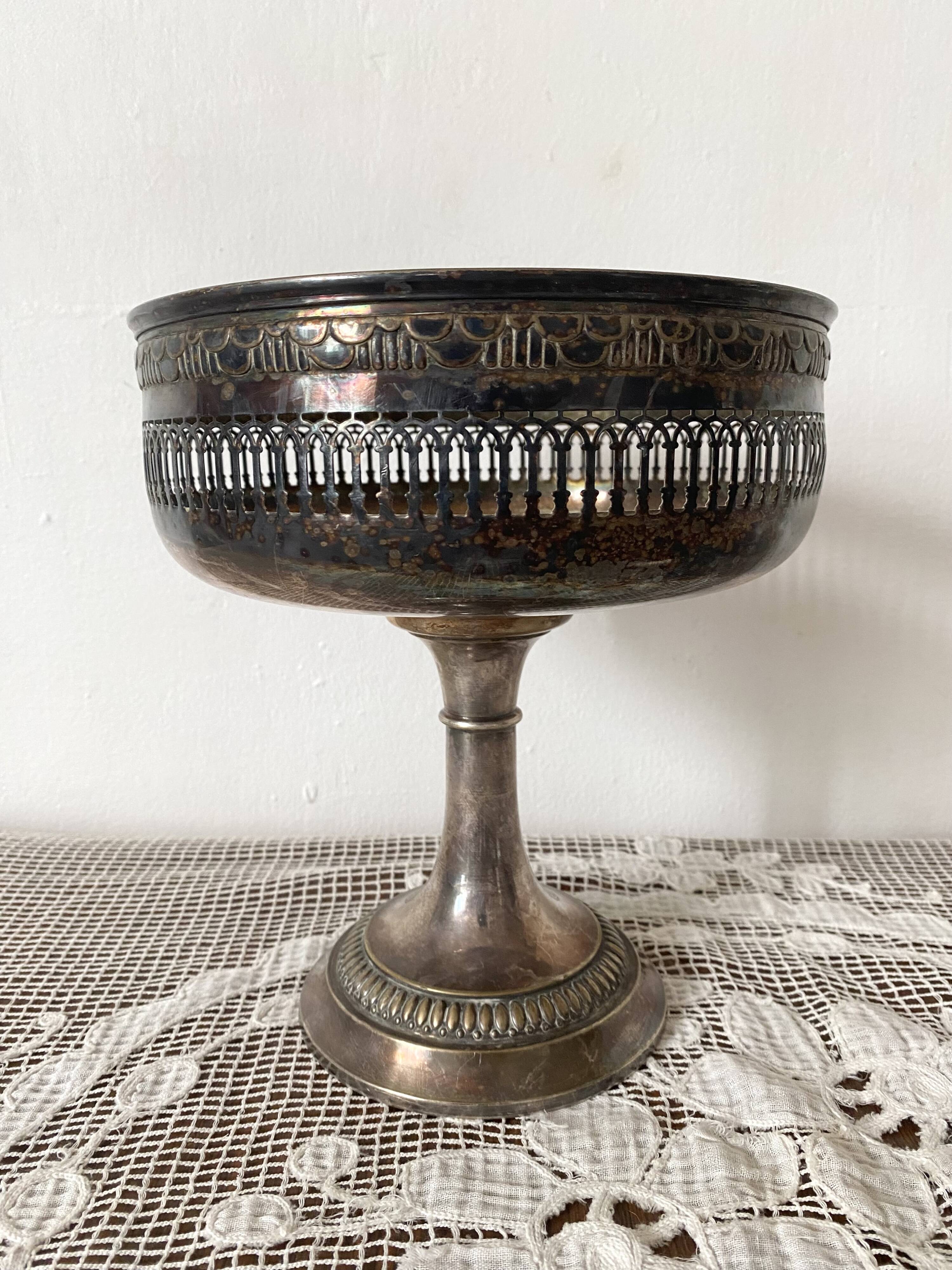 Silver-plated metal footed bowl